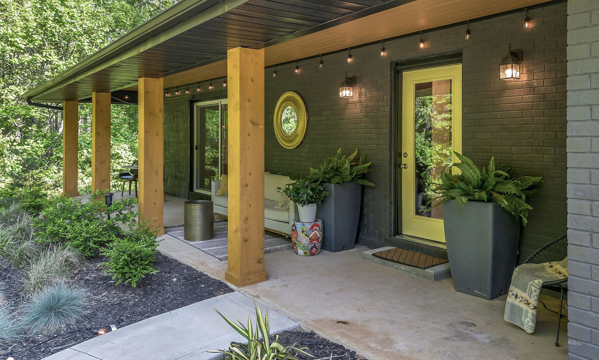 Image number 1 for the current listing