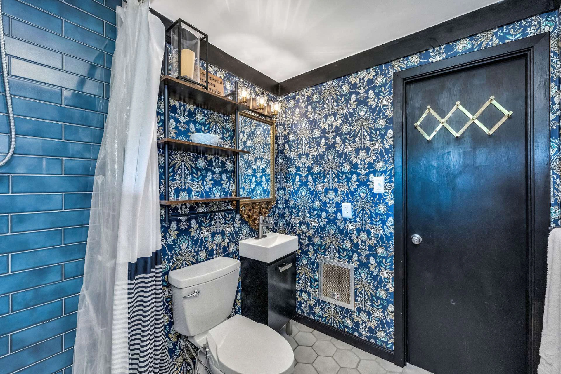 Image number 6 for the current listing