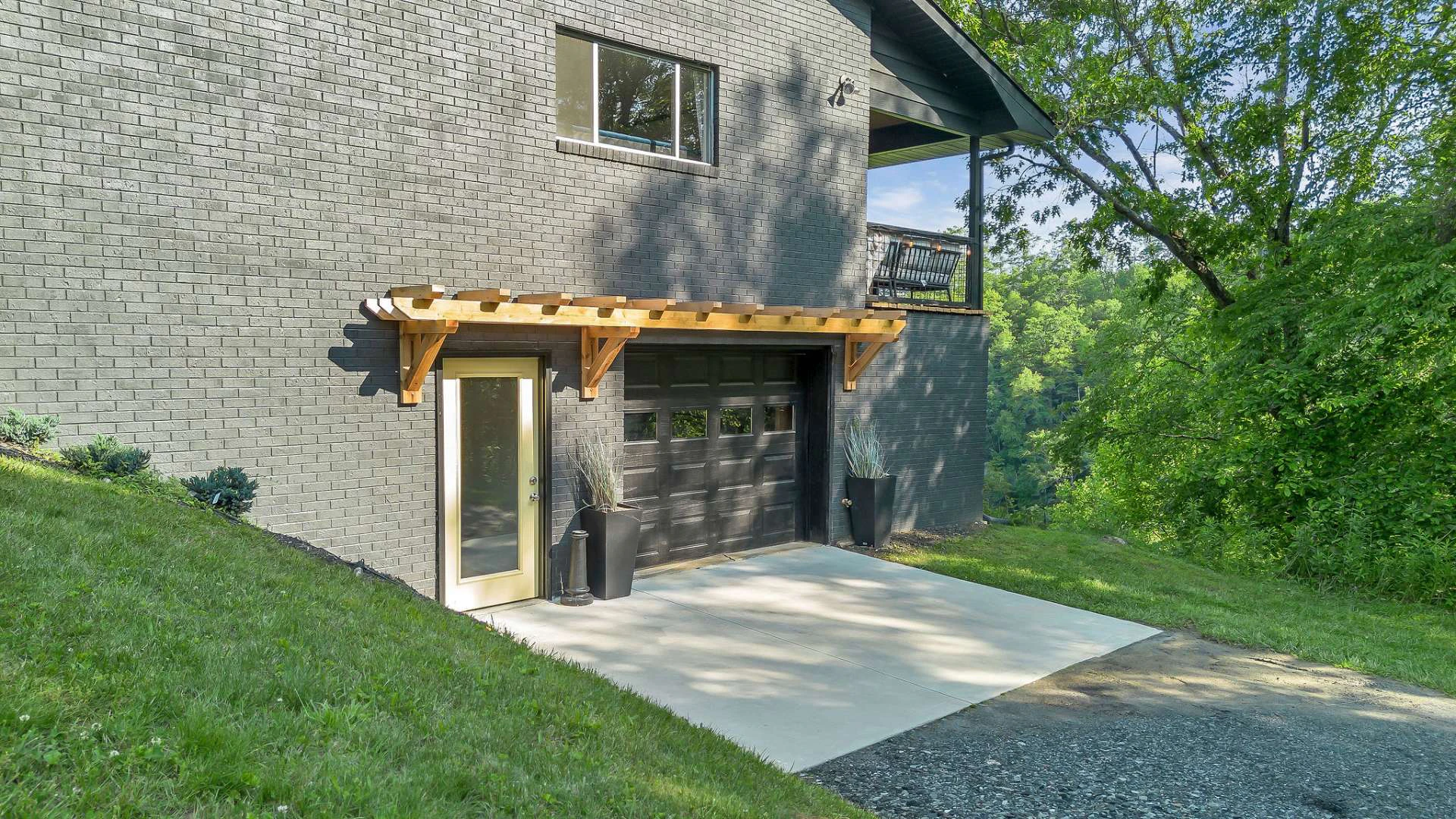 Image number 18 for the current listing