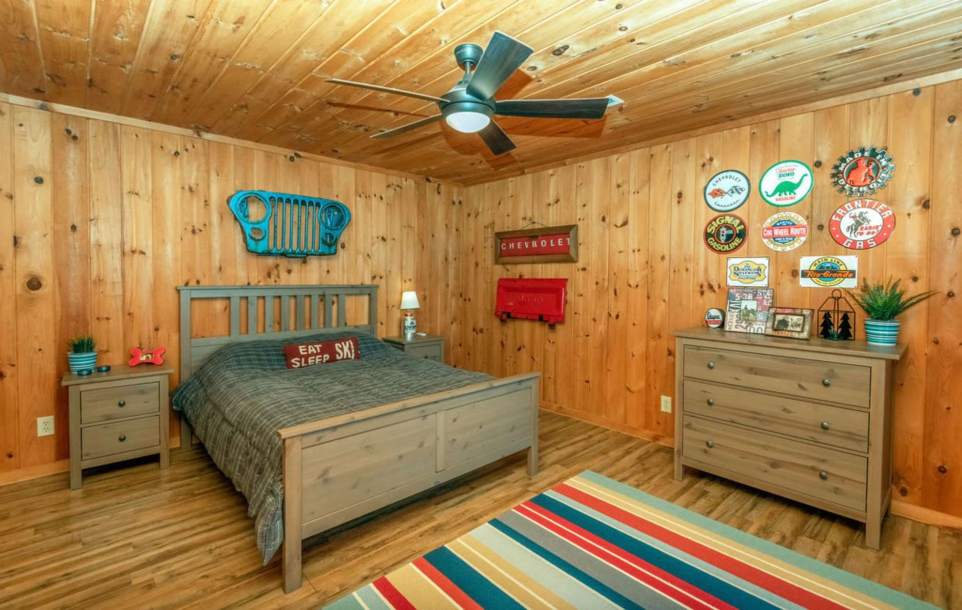 Image number 2 for the current listing