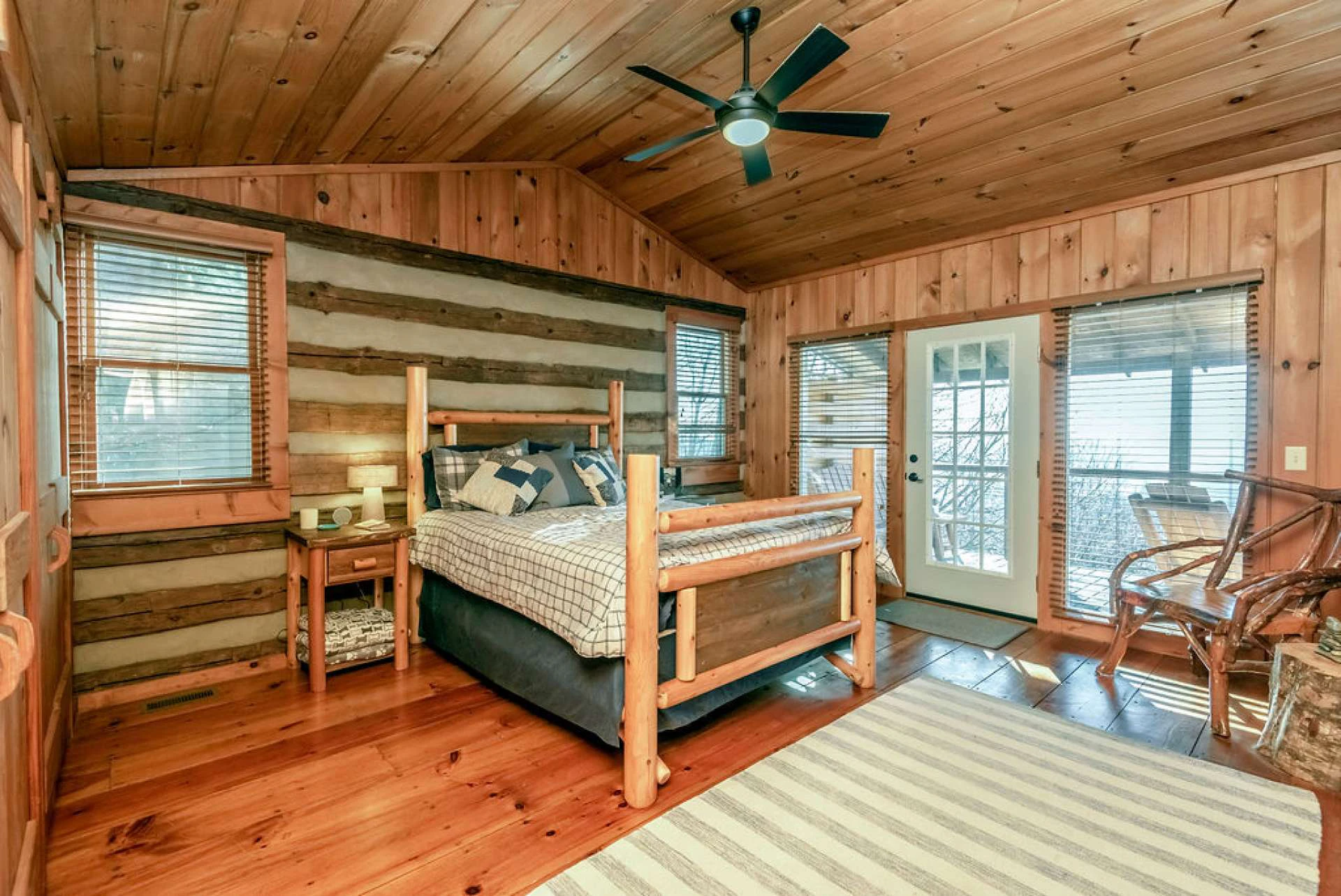 Image number 3 for the current listing