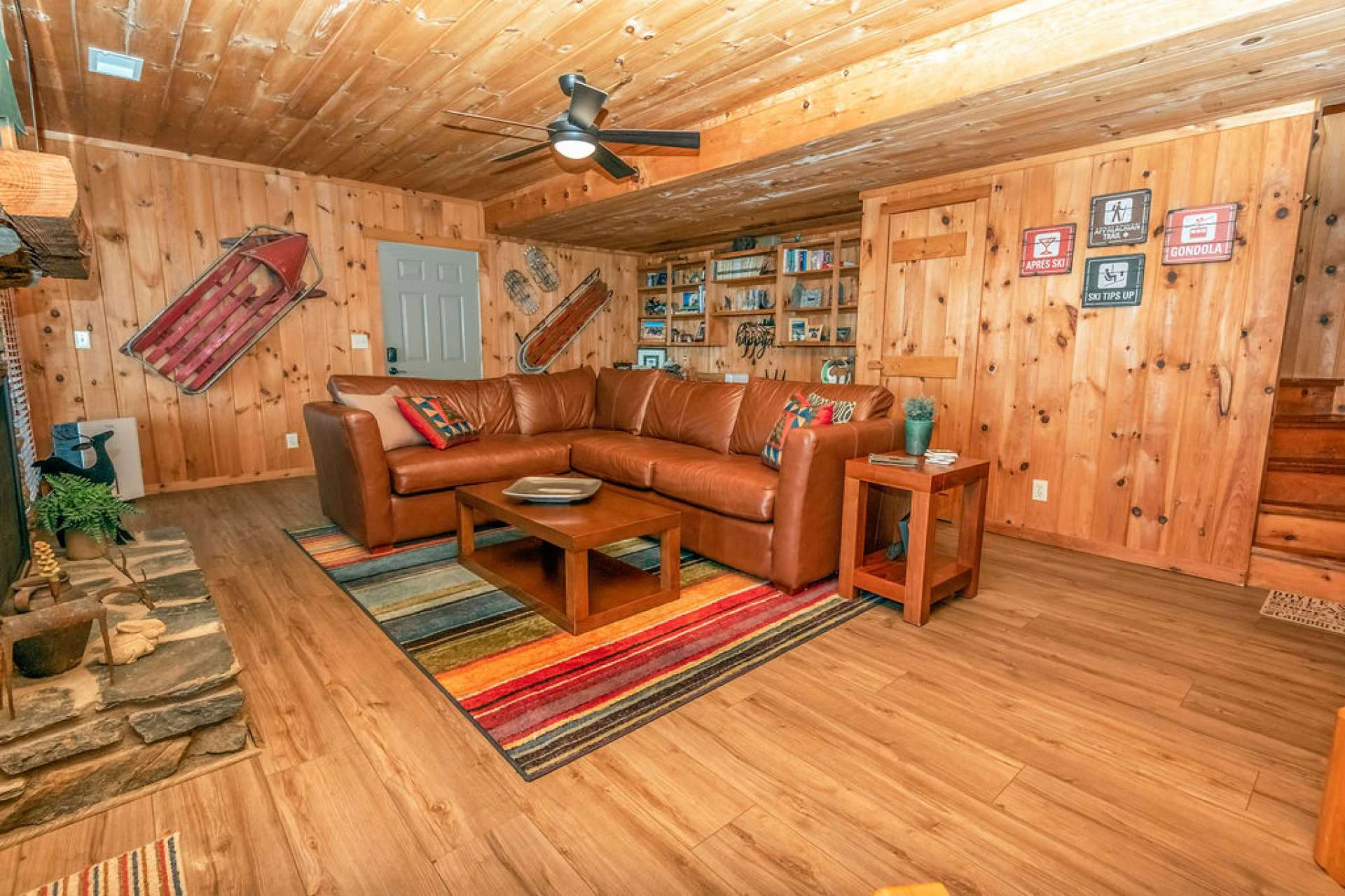 Image number 15 for the current listing