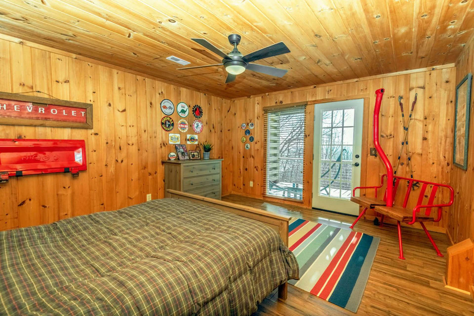 Image number 17 for the current listing