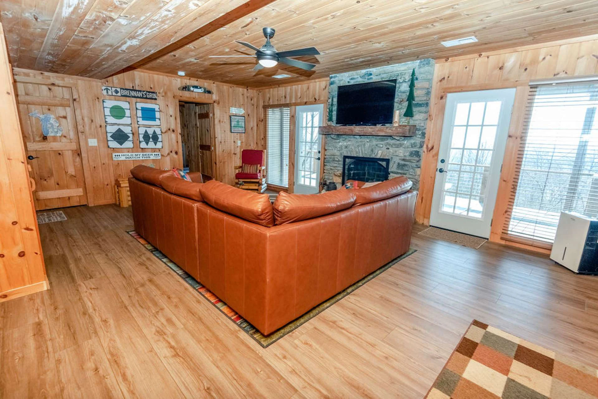 Image number 20 for the current listing