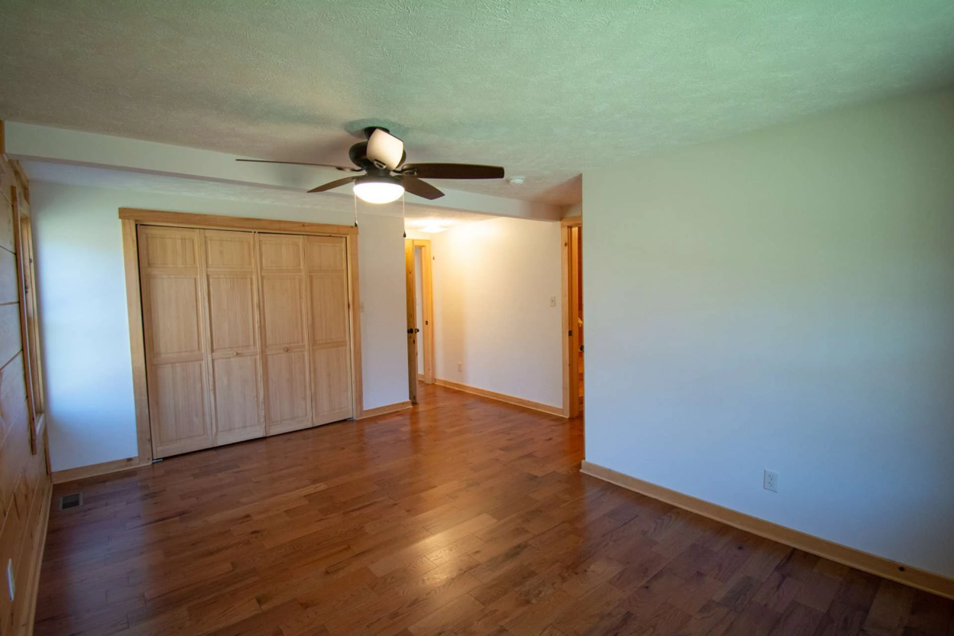 Image number 3 for the current listing