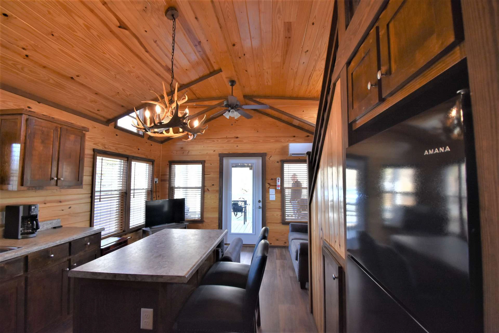 Image number 20 for the current listing
