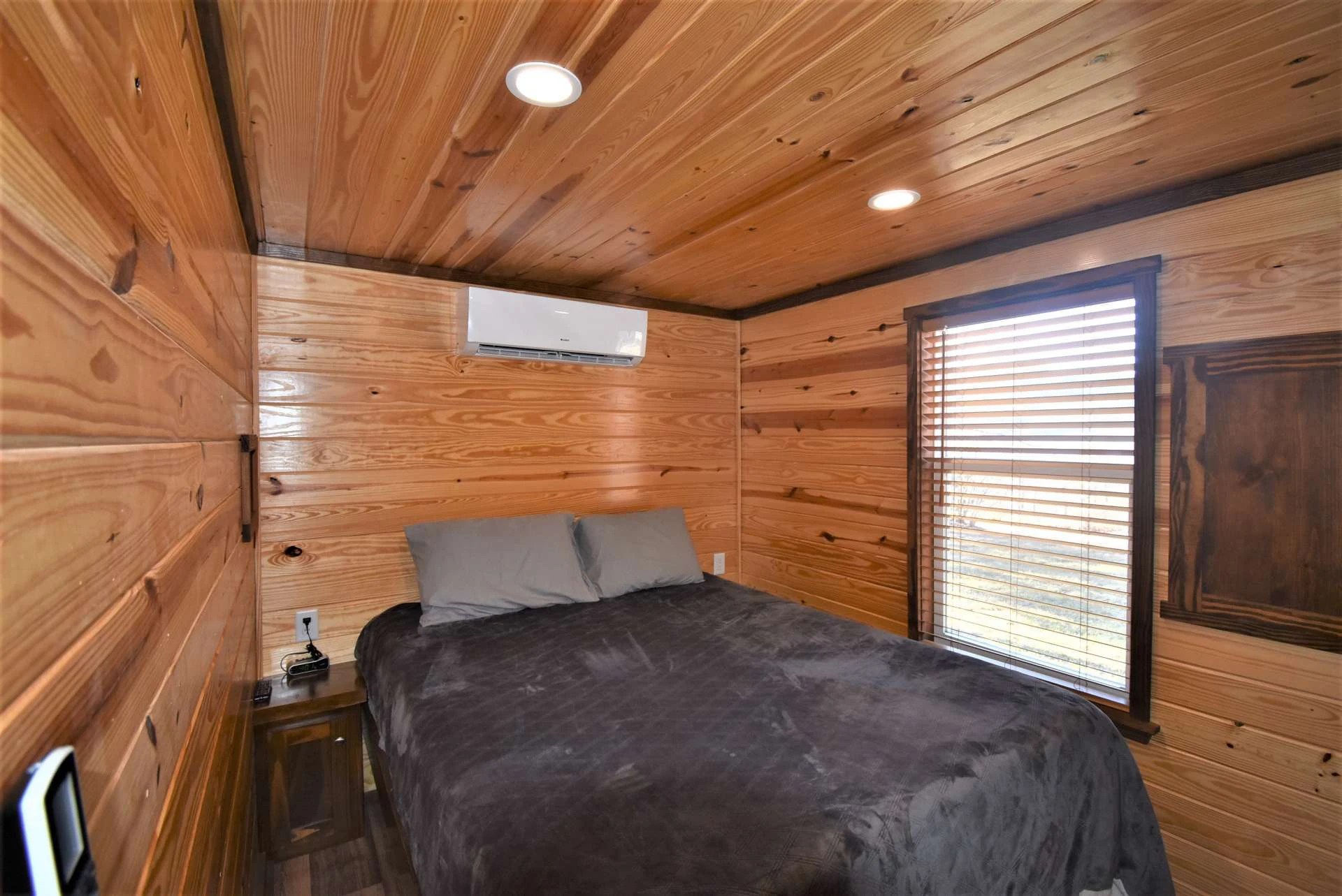 Image number 2 for the current listing