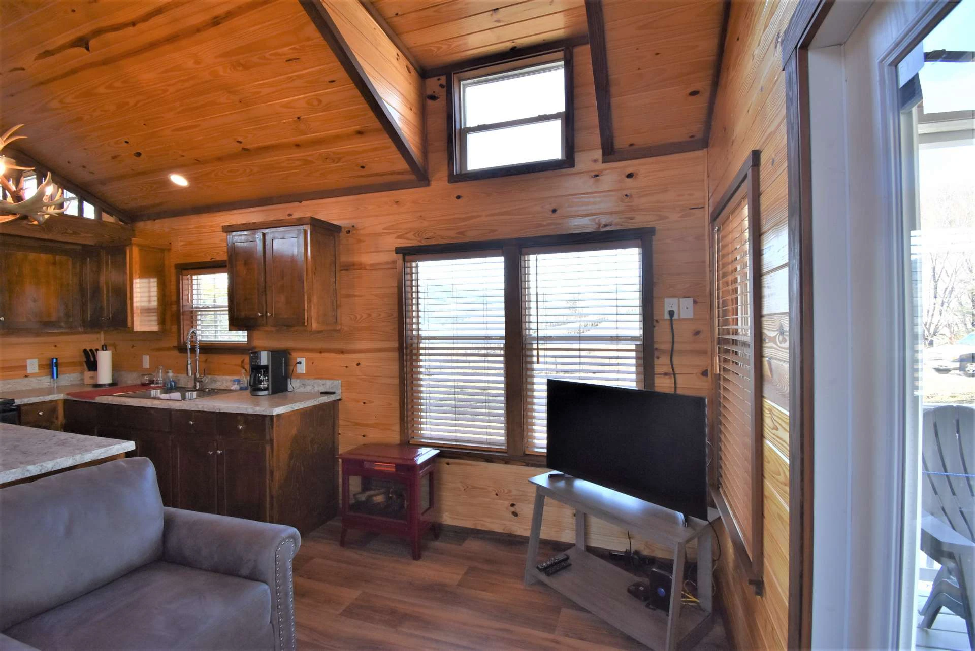 Image number 8 for the current listing
