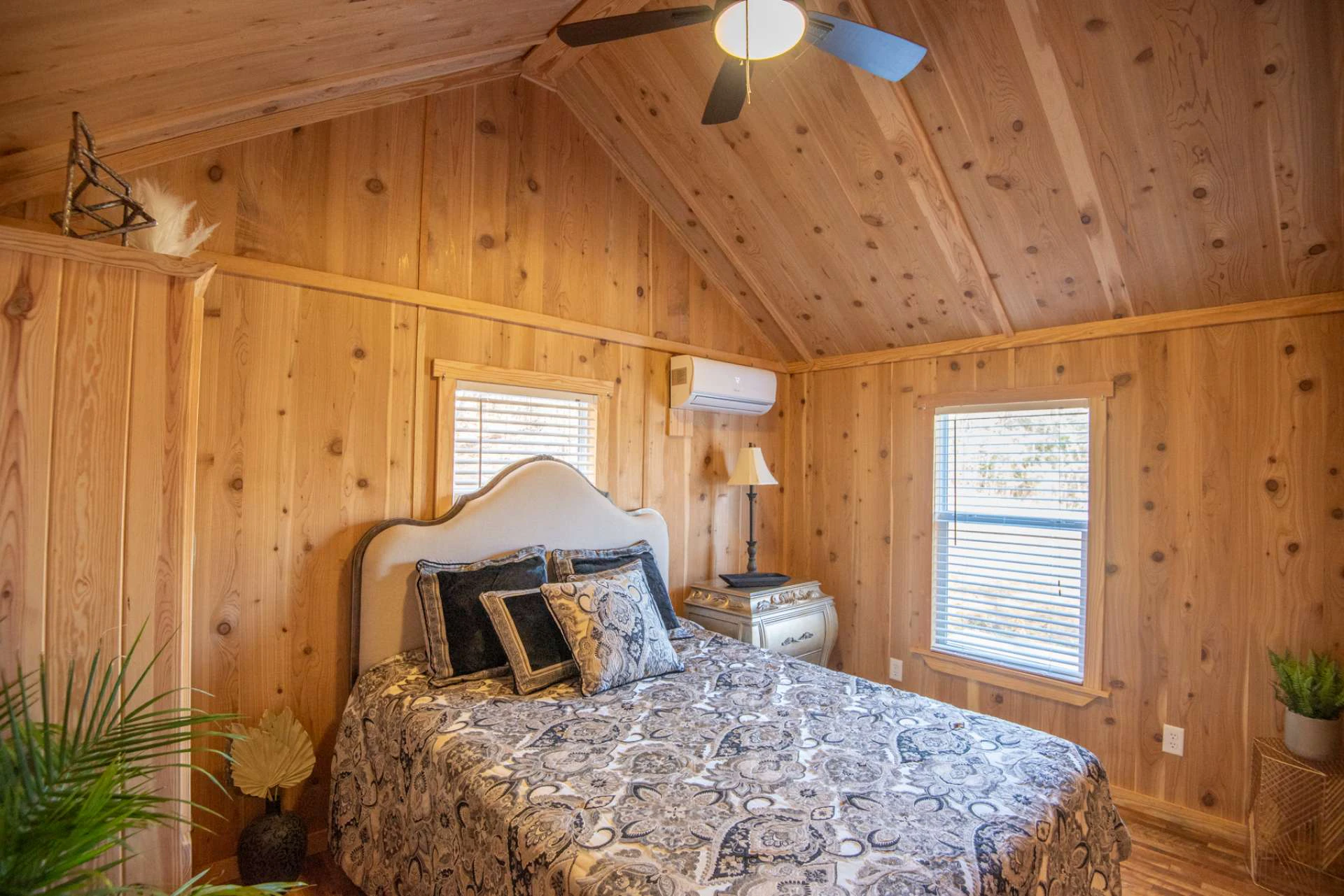 Image number 3 for the current listing