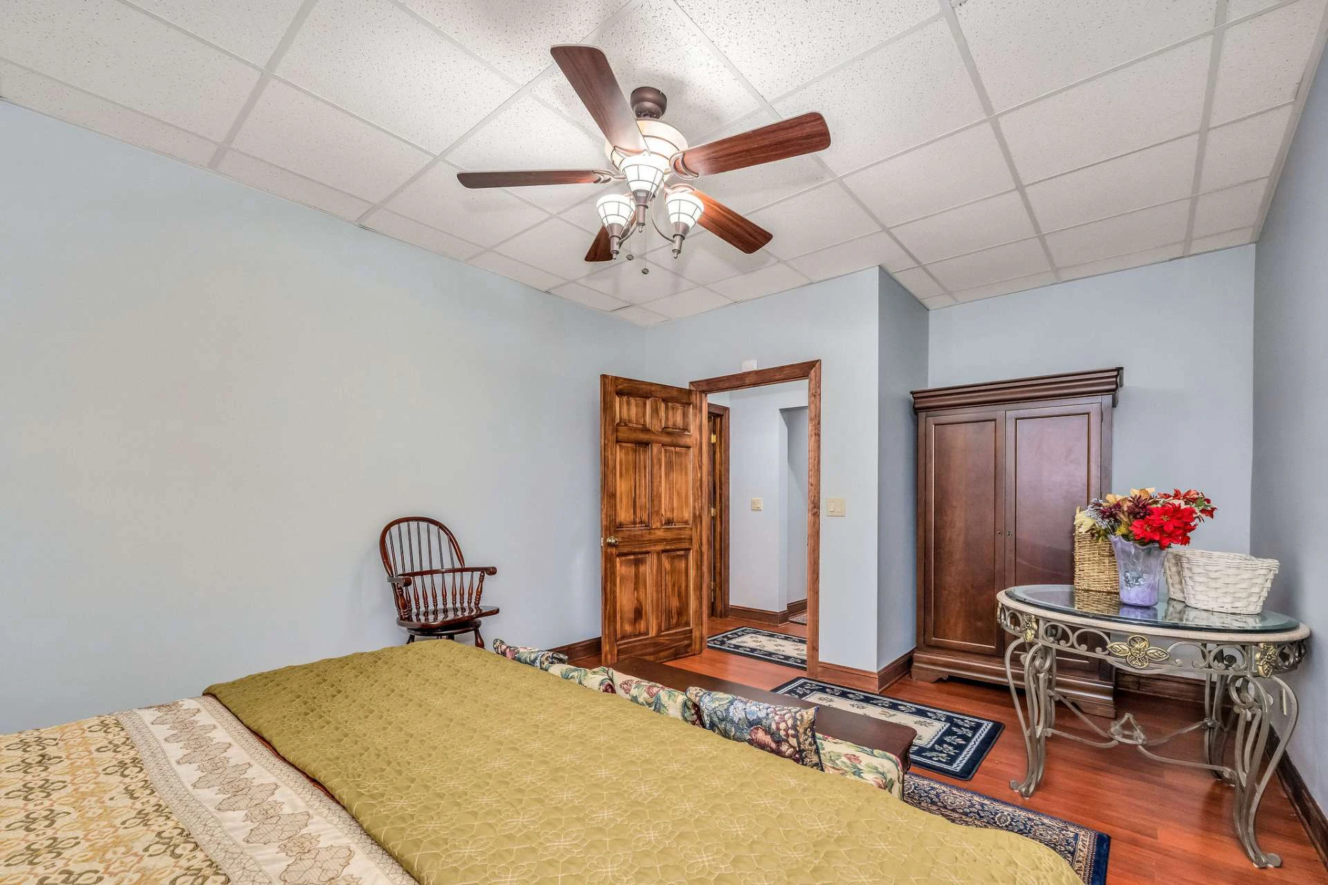 Image number 13 for the current listing