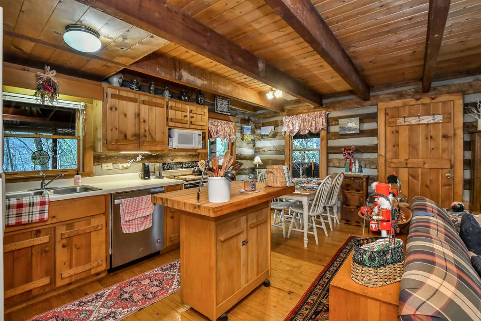 Image number 18 for the current listing