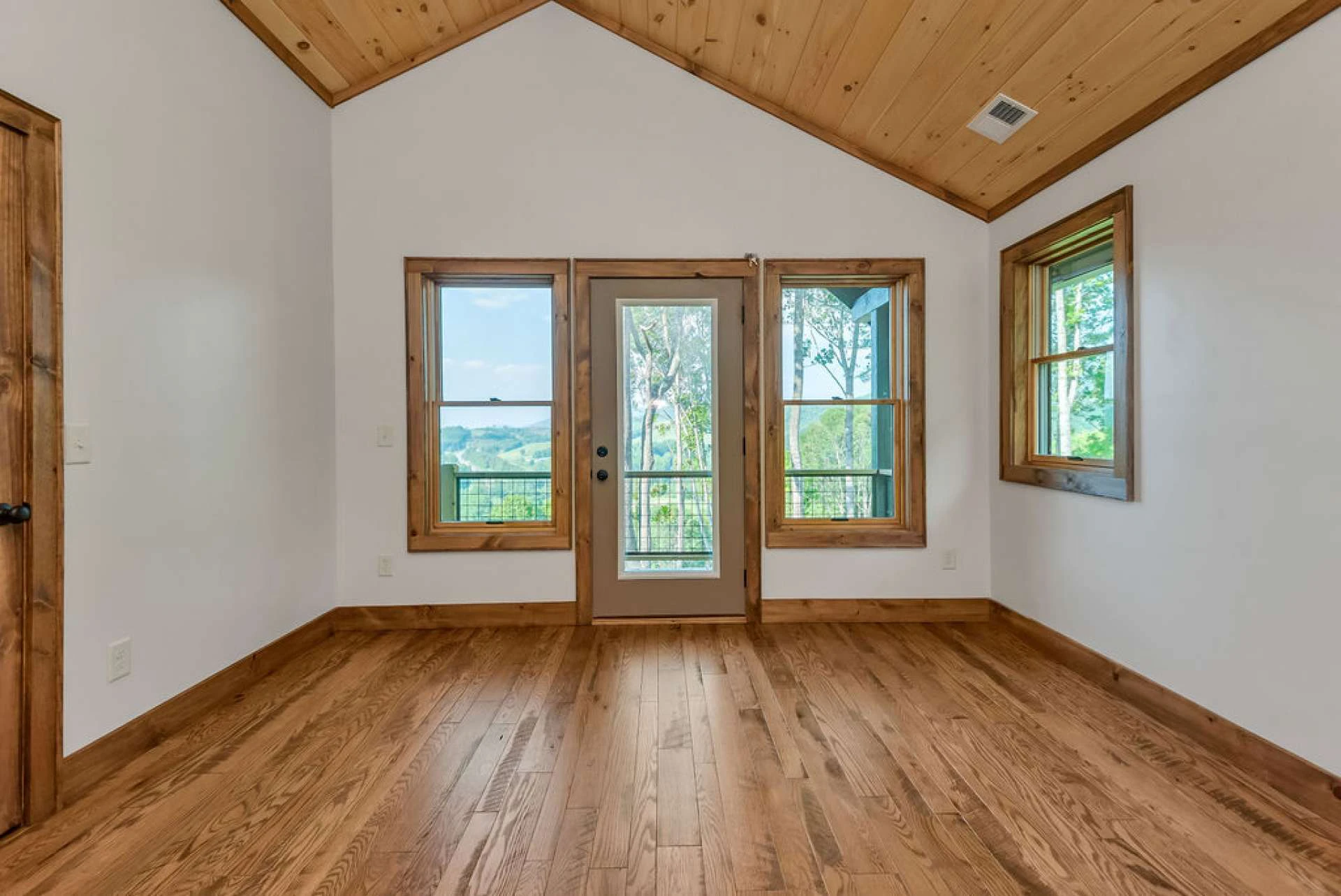 Image number 2 for the current listing