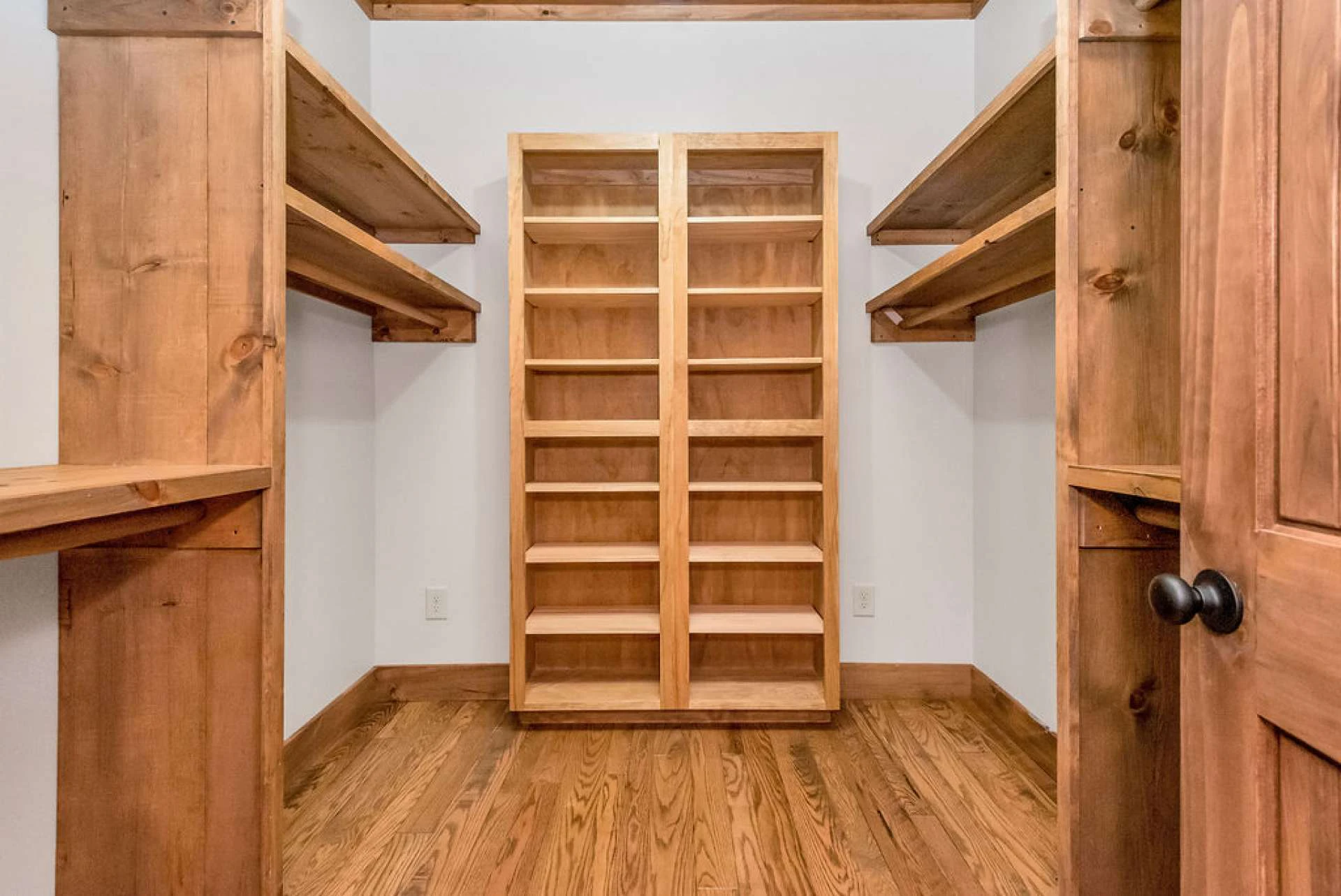 Image number 5 for the current listing