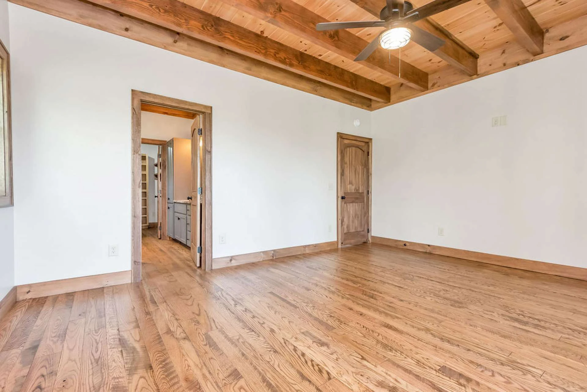 Image number 3 for the current listing