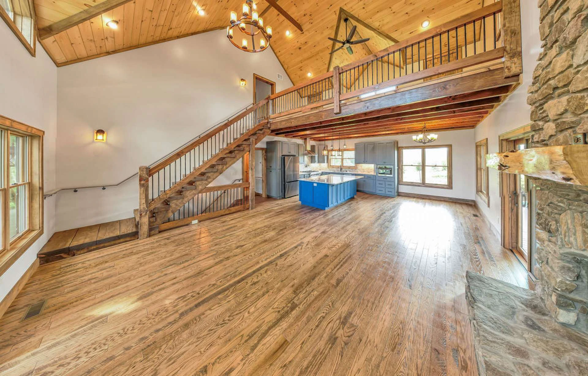 Image number 13 for the current listing
