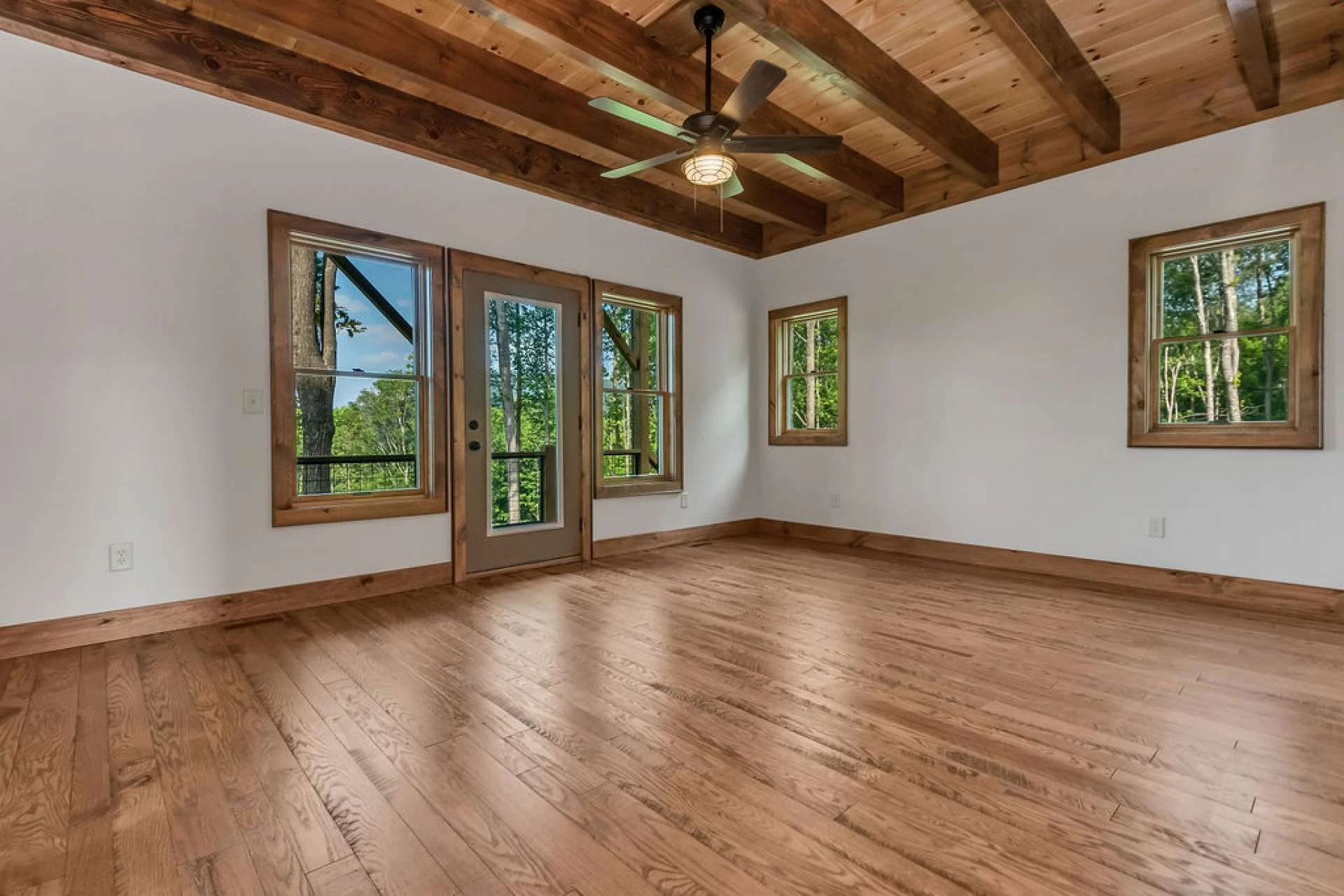 Image number 4 for the current listing