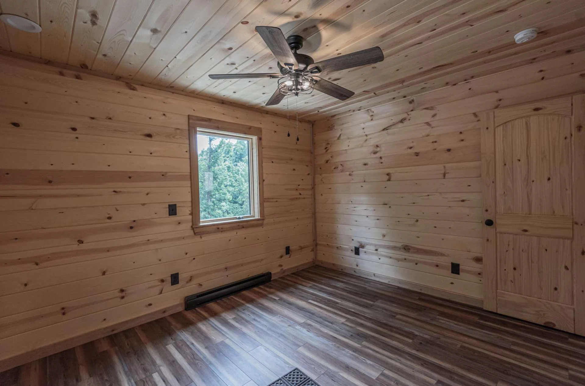 Image number 2 for the current listing