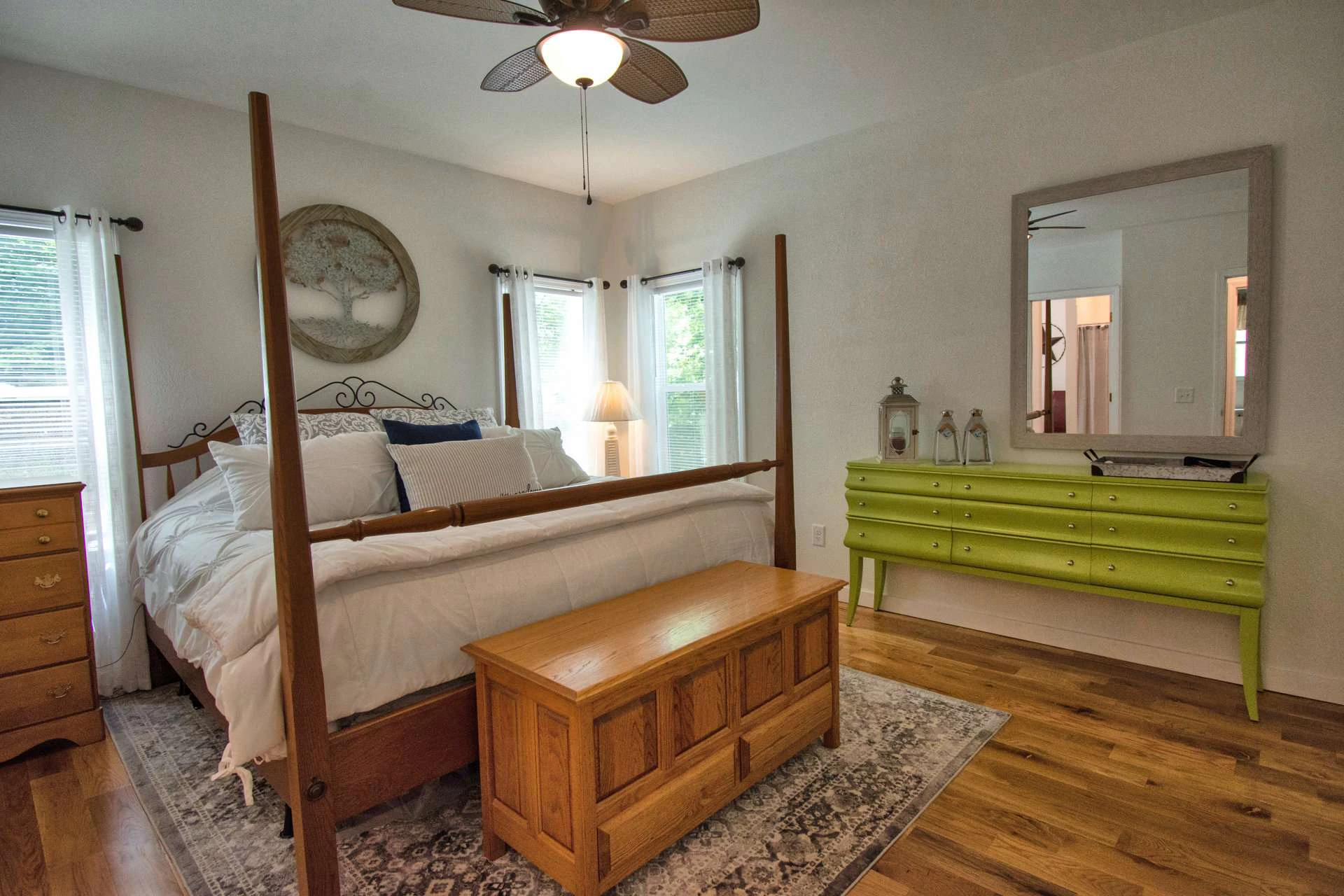Image number 2 for the current listing