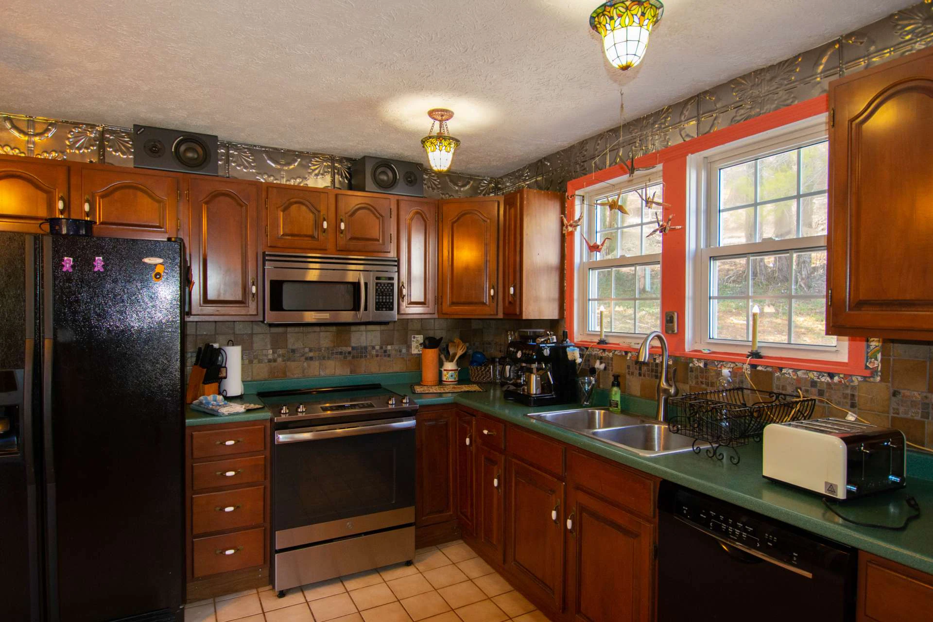 Image number 2 for the current listing