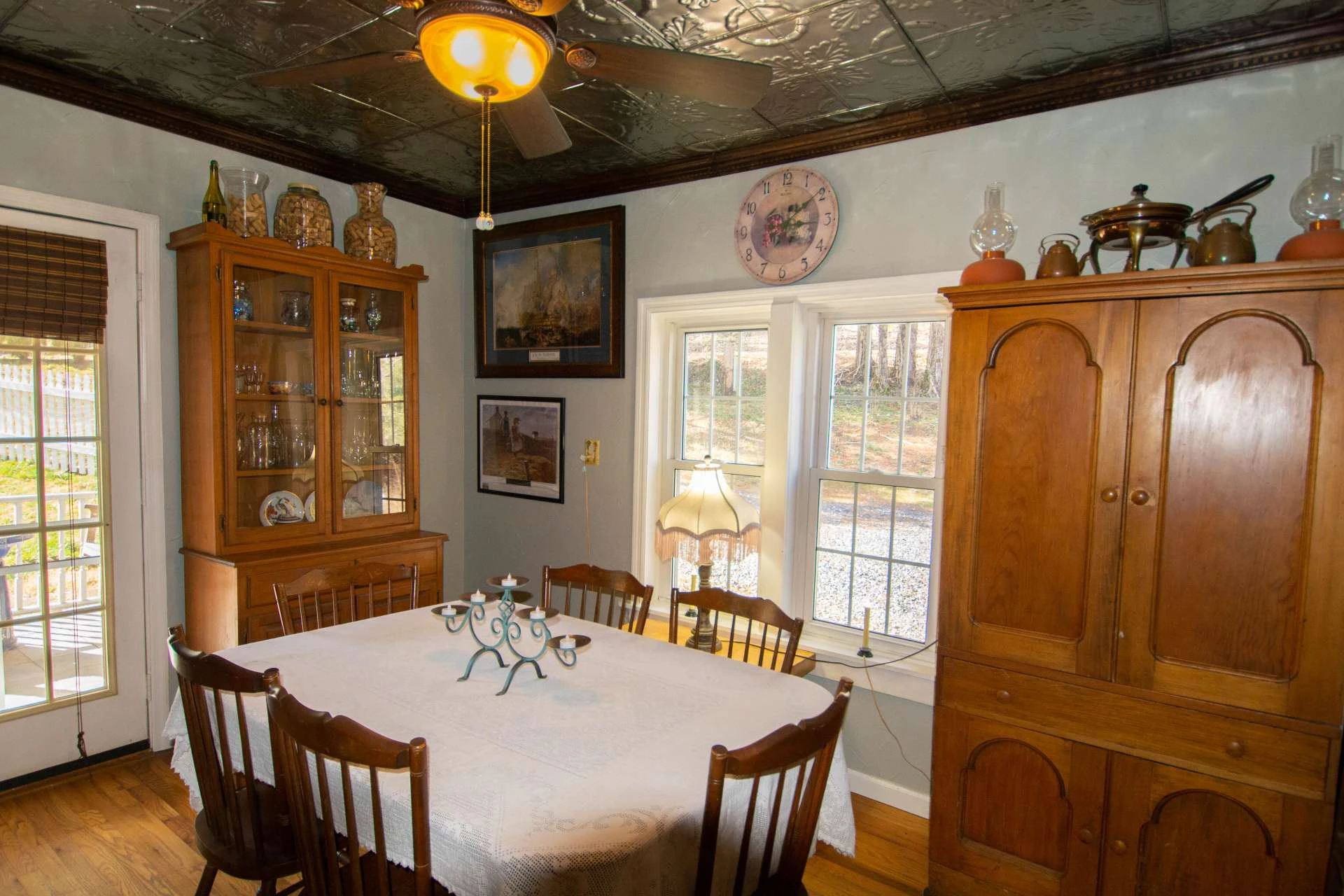 Image number 15 for the current listing