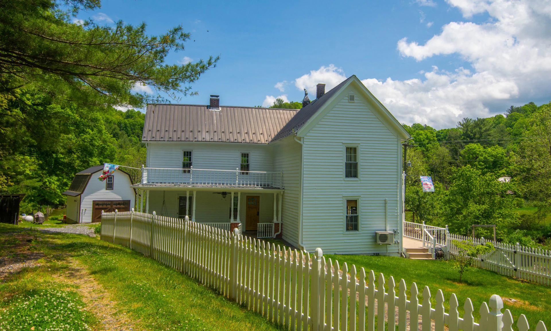 Image number 1 for the current listing