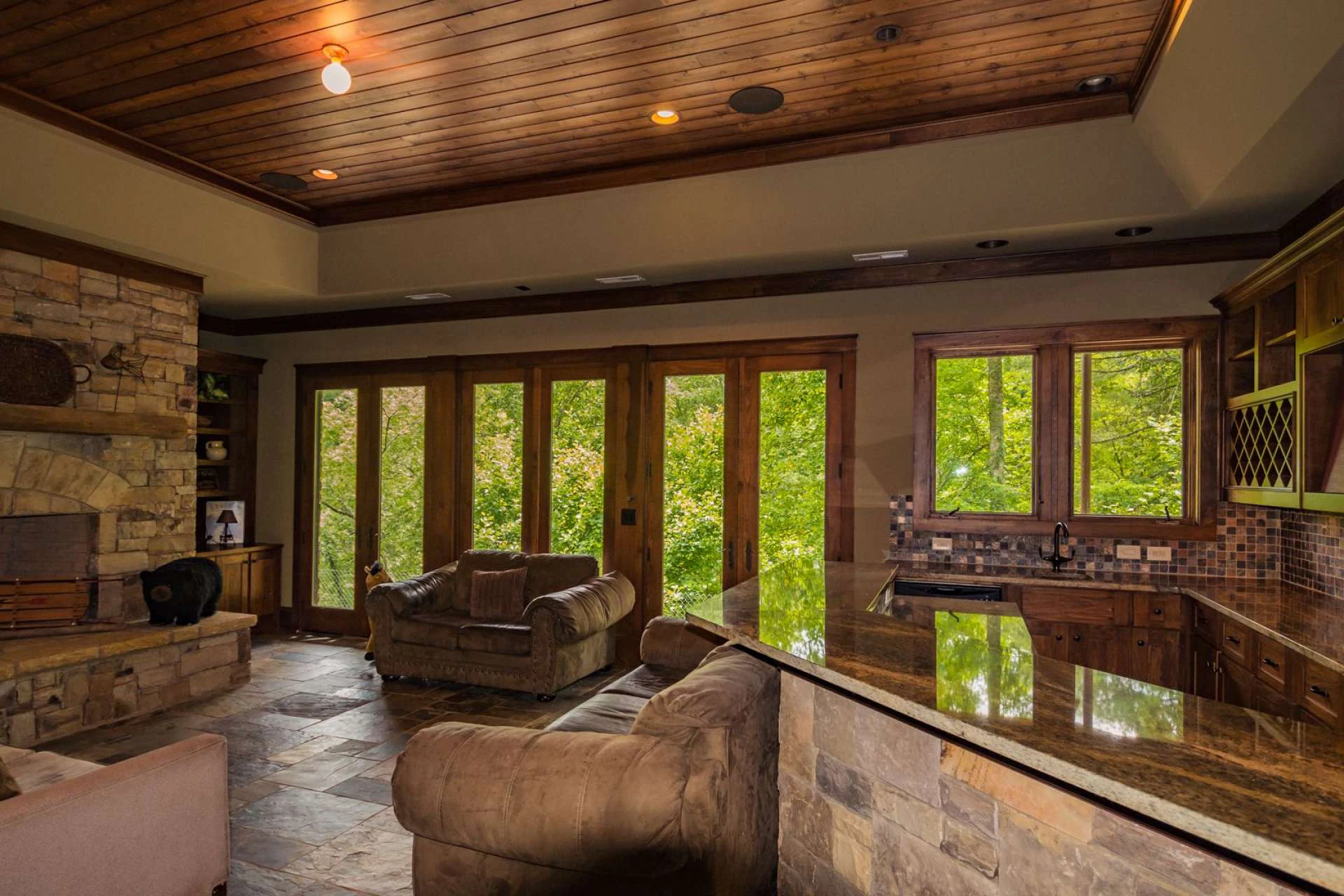 Image number 12 for the current listing