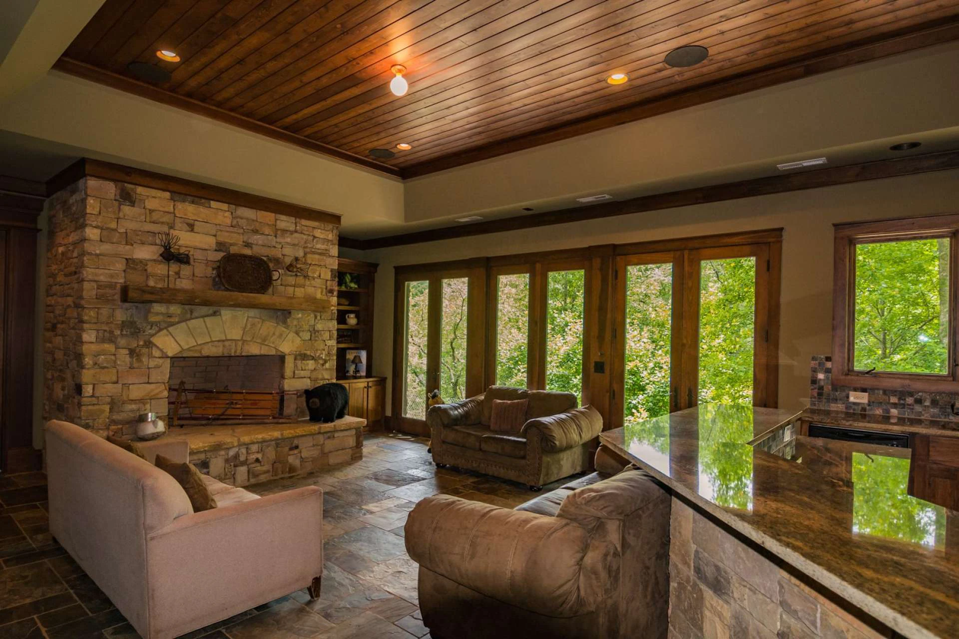 Image number 11 for the current listing