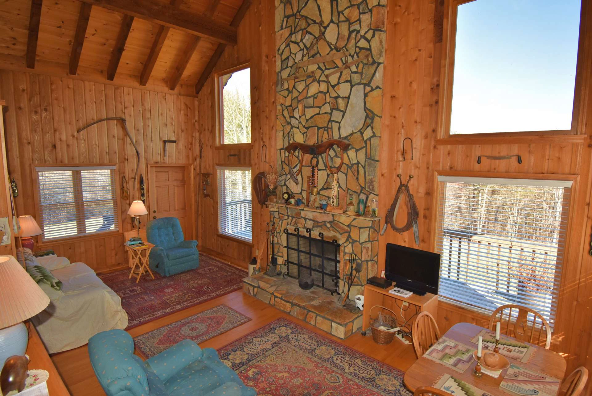 Image number 22 for the current listing