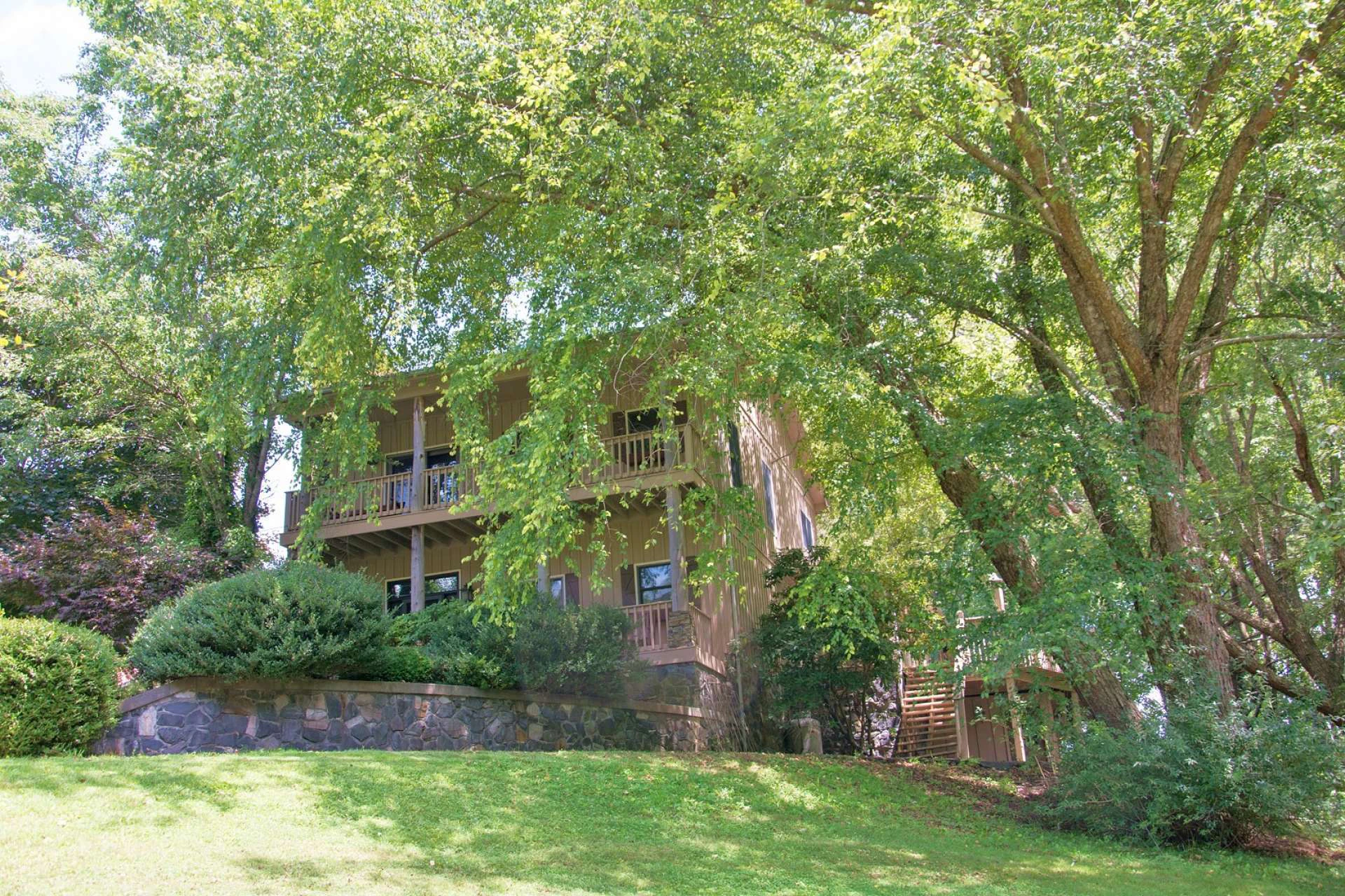 Image number 21 for the current listing