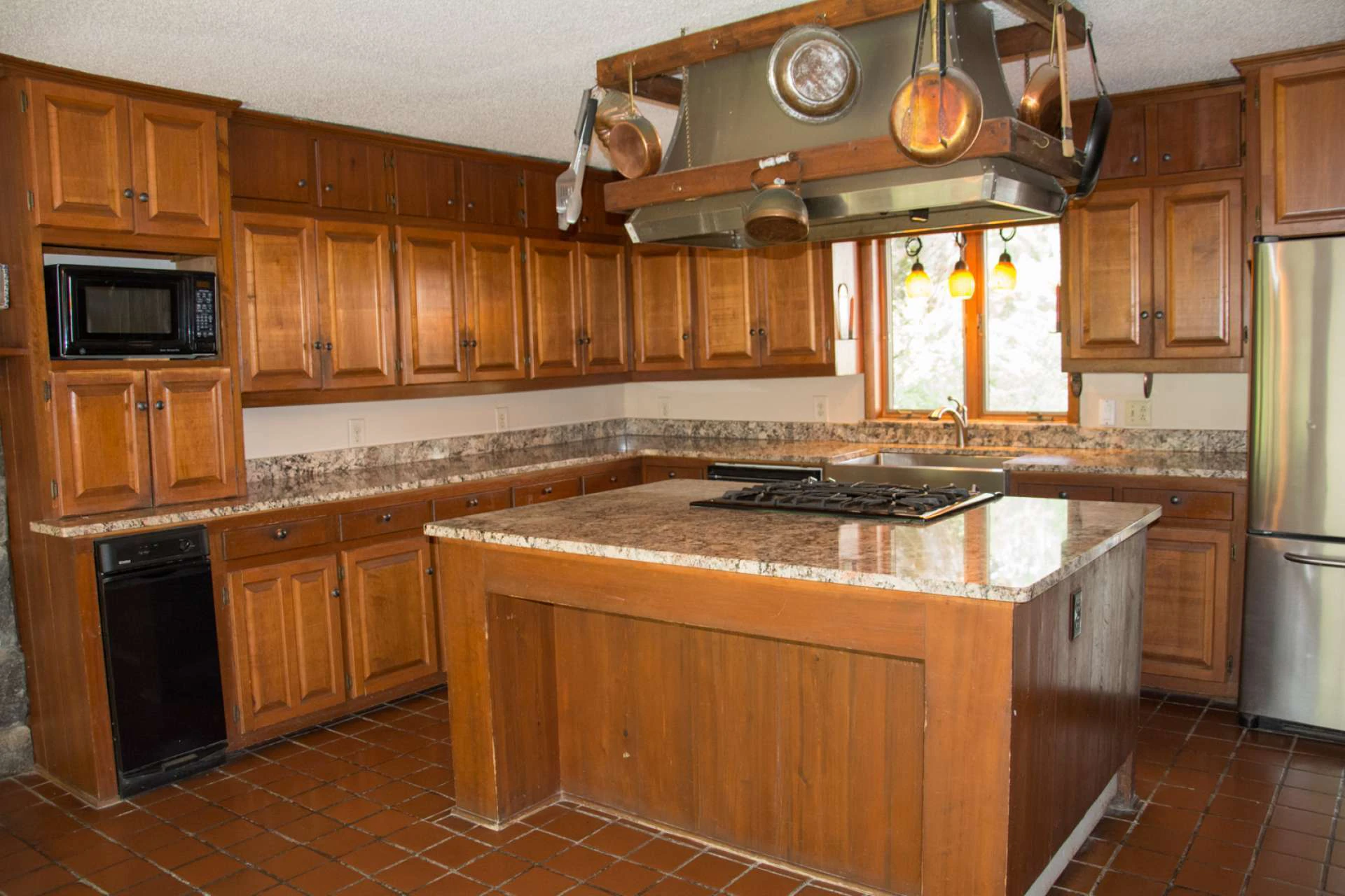 Image number 19 for the current listing