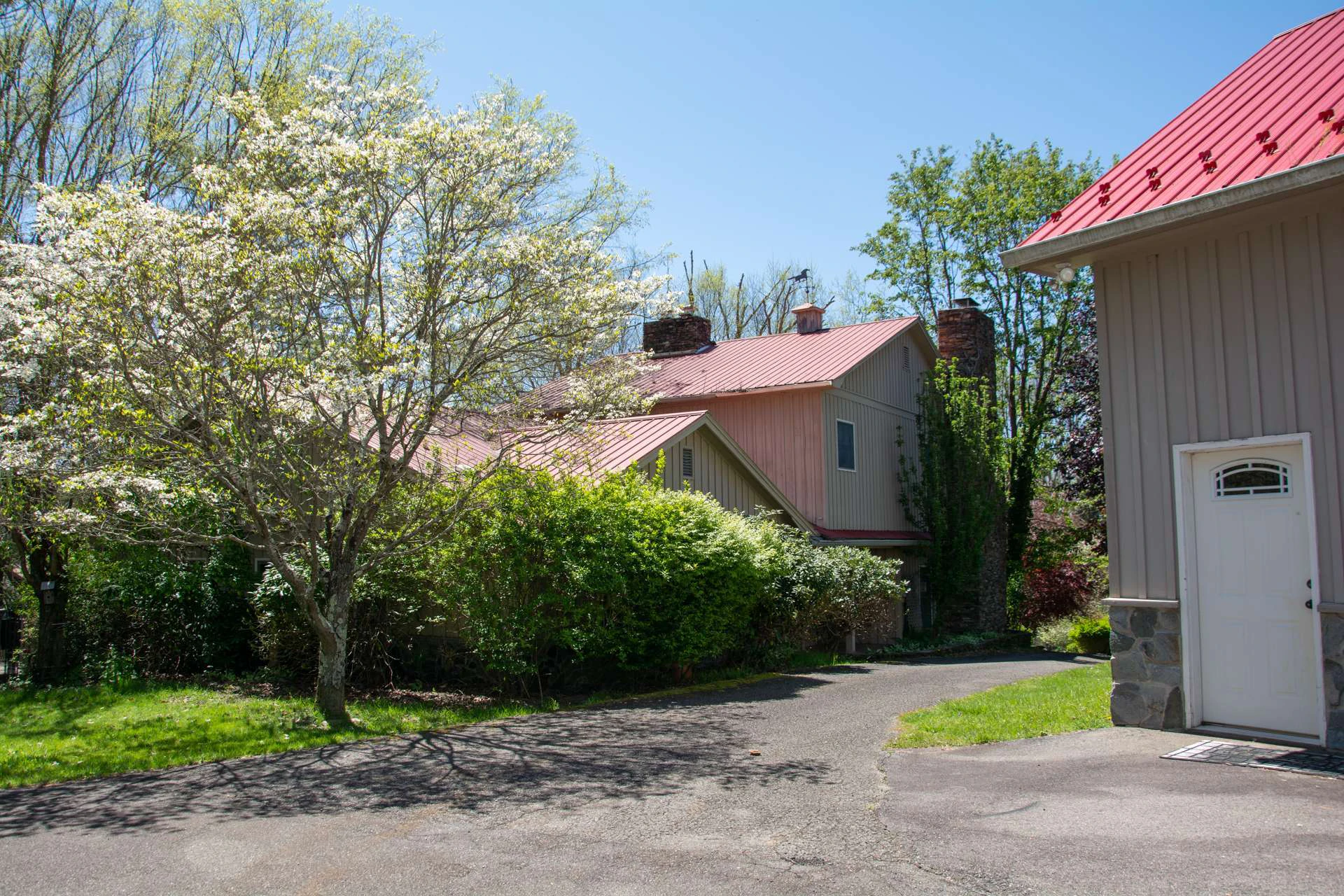 Image number 15 for the current listing