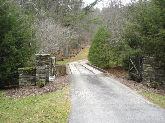 Image number 3 for the current listing