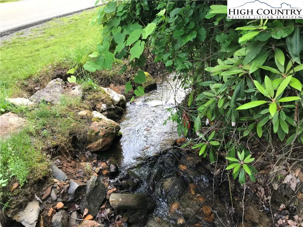 Image number 1 for the current listing