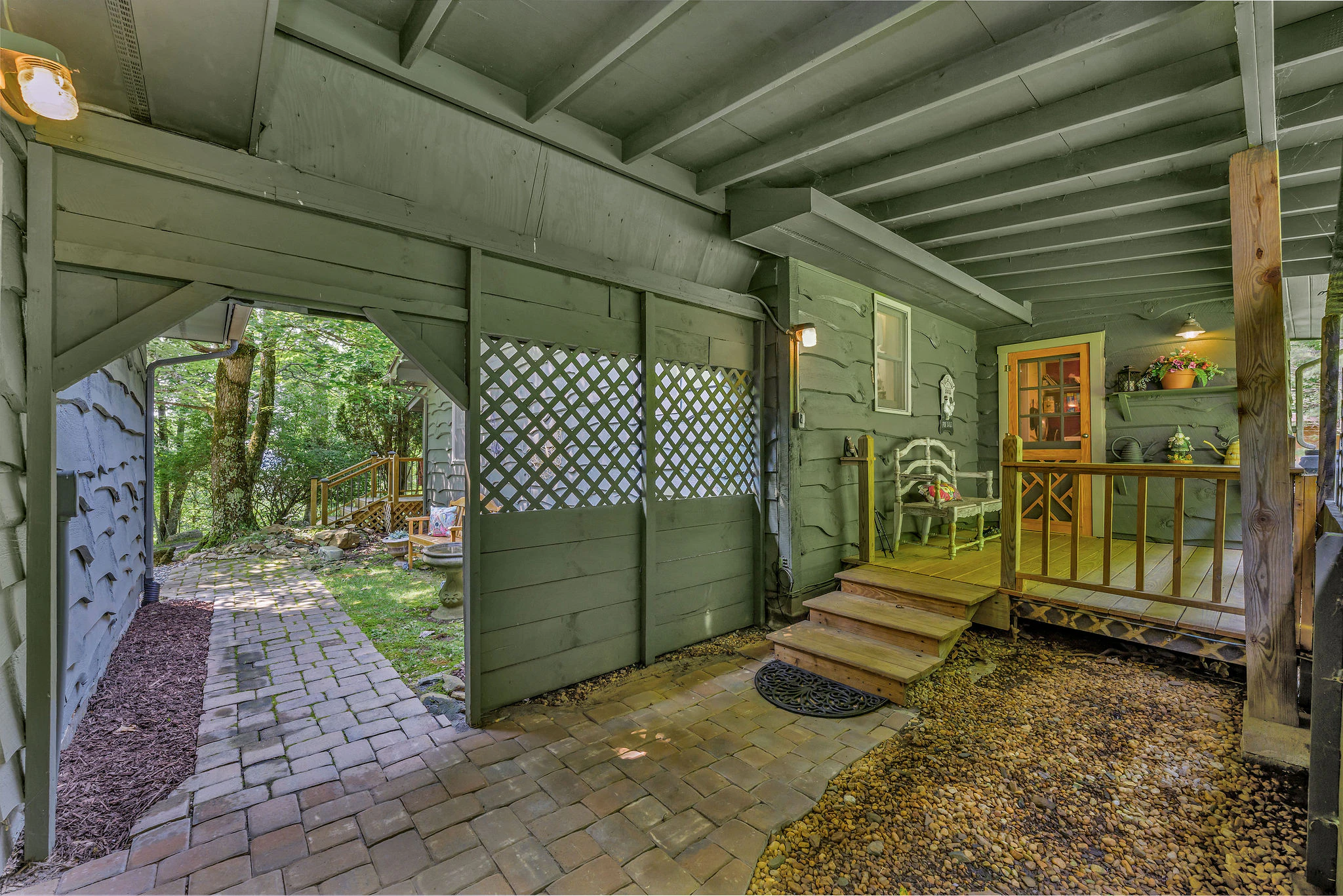 Image number 31 for the current listing