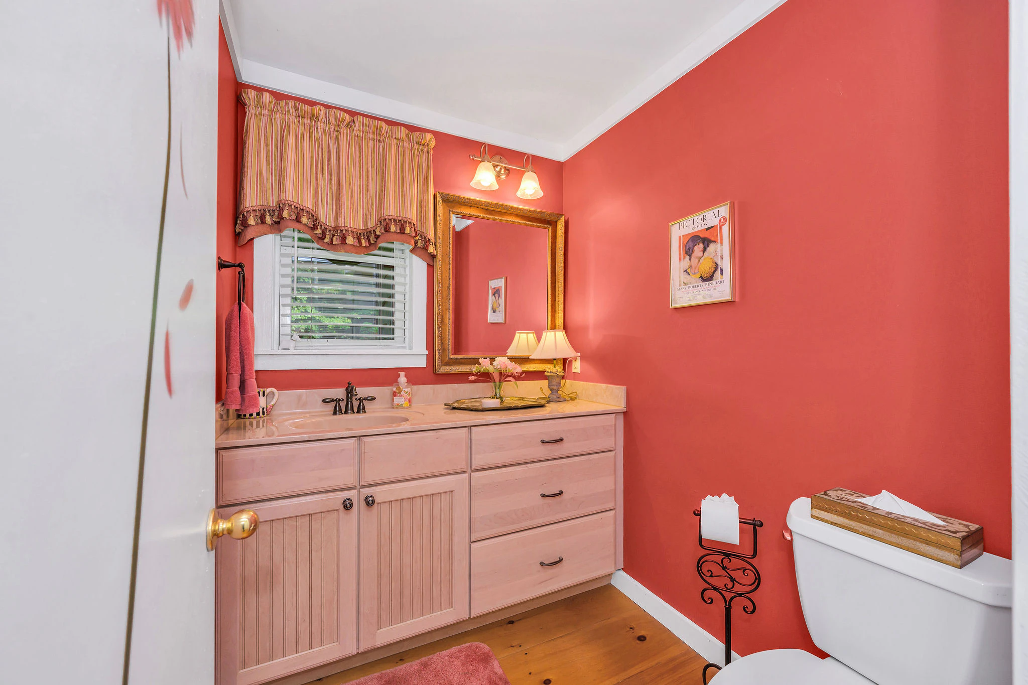 Image number 23 for the current listing
