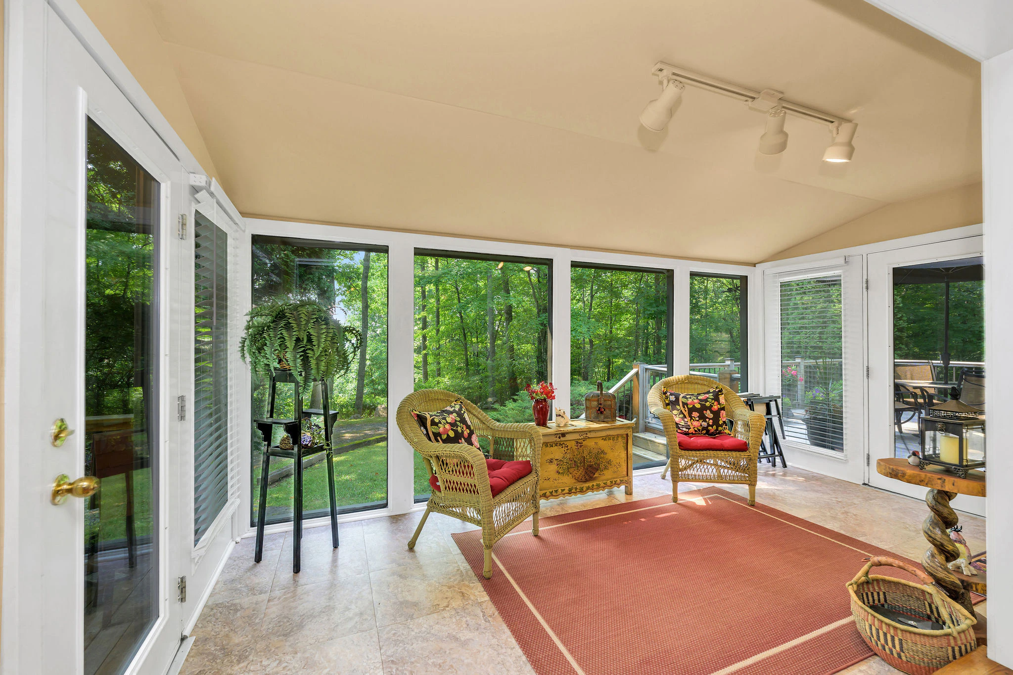 Image number 16 for the current listing