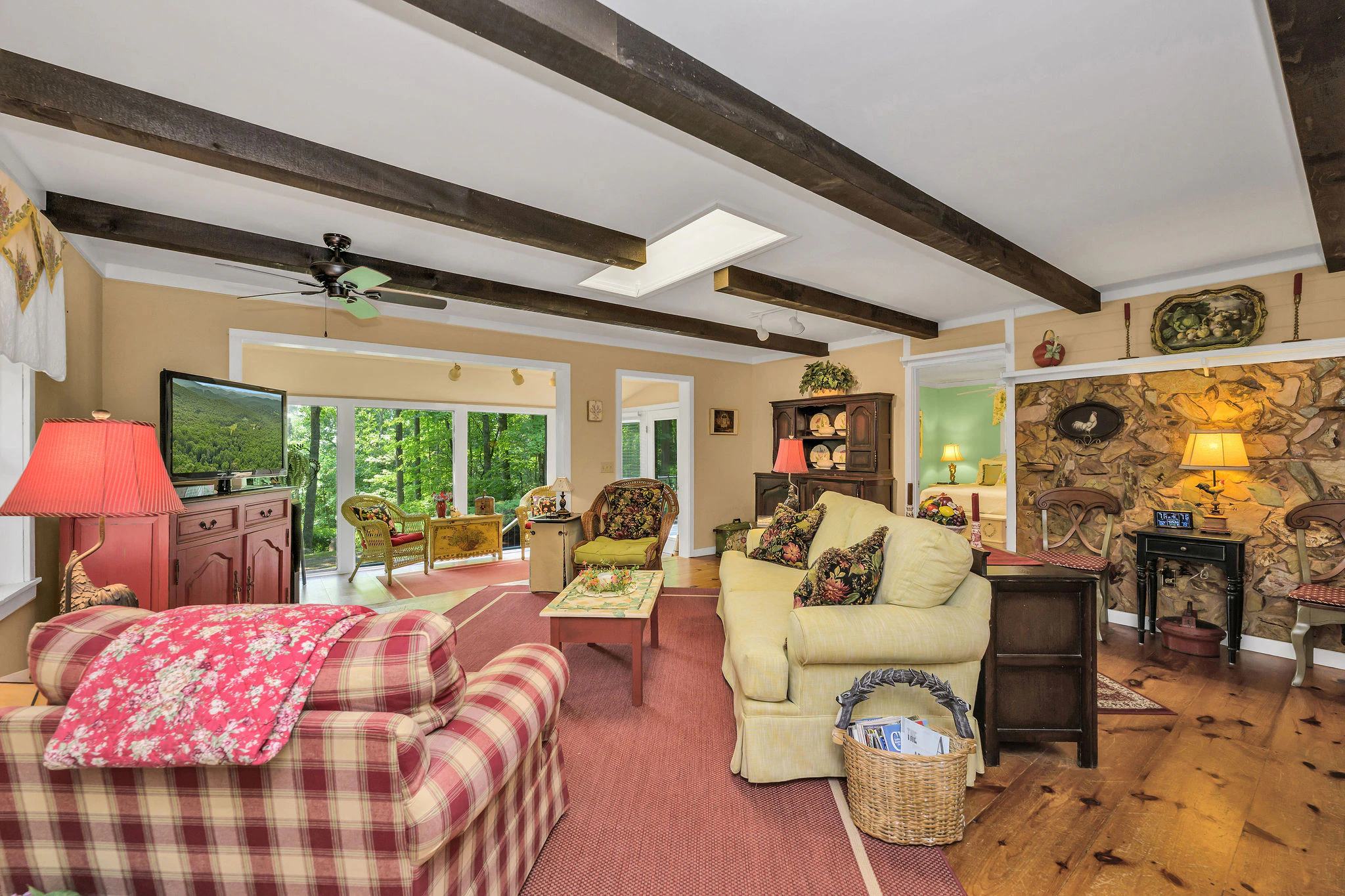 Image number 15 for the current listing
