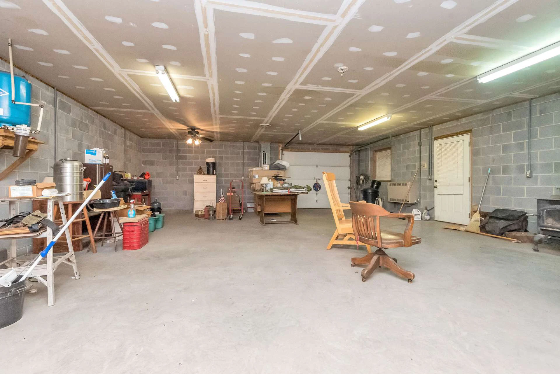 Image number 17 for the current listing