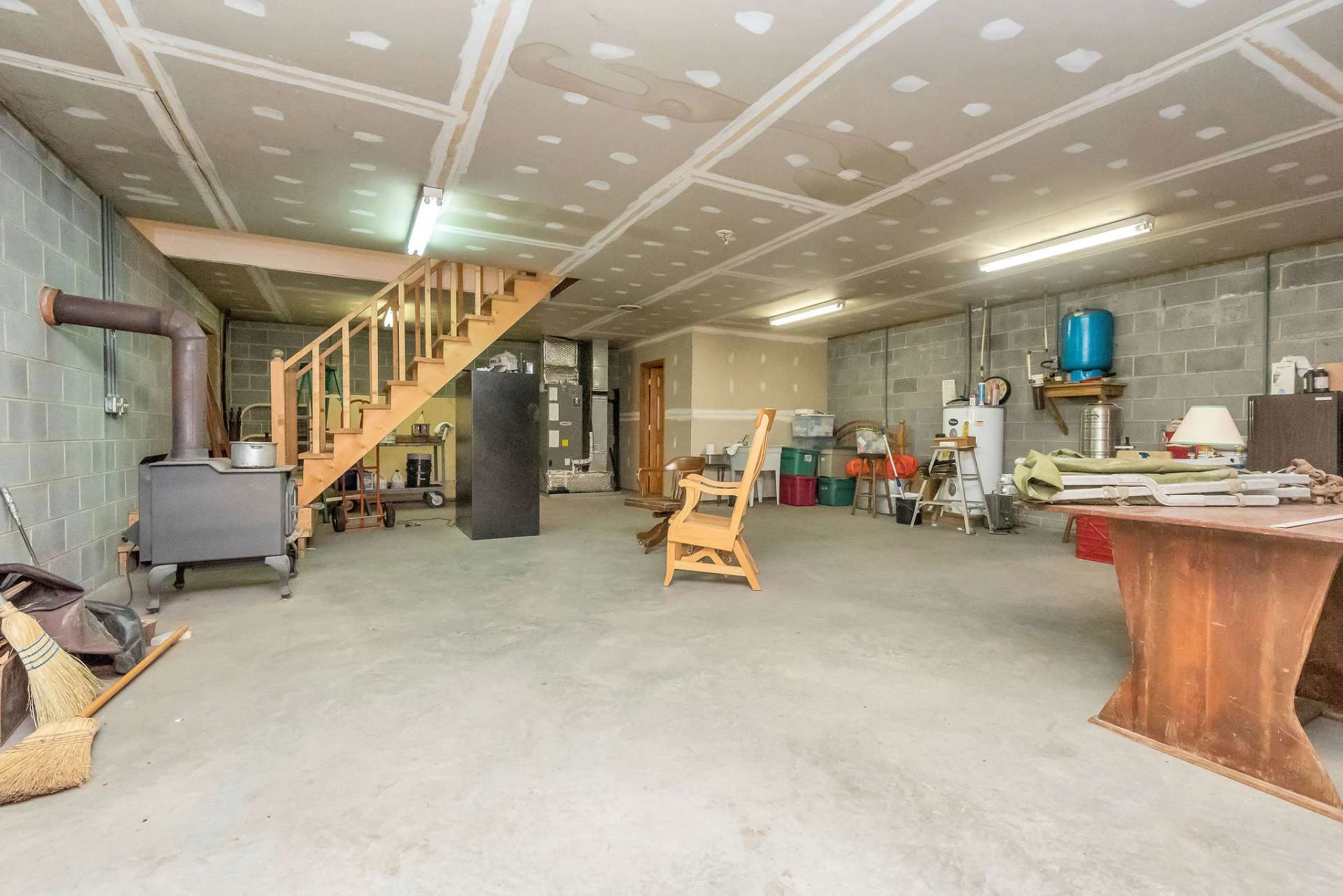 Image number 19 for the current listing