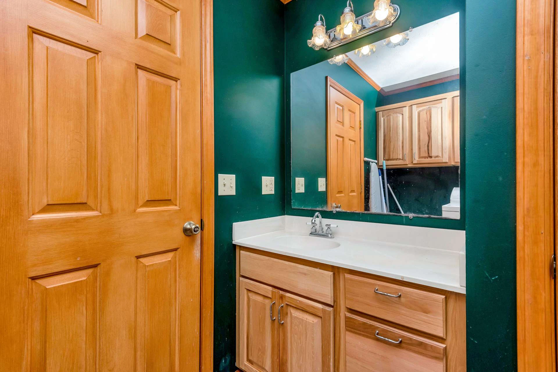 Image number 4 for the current listing