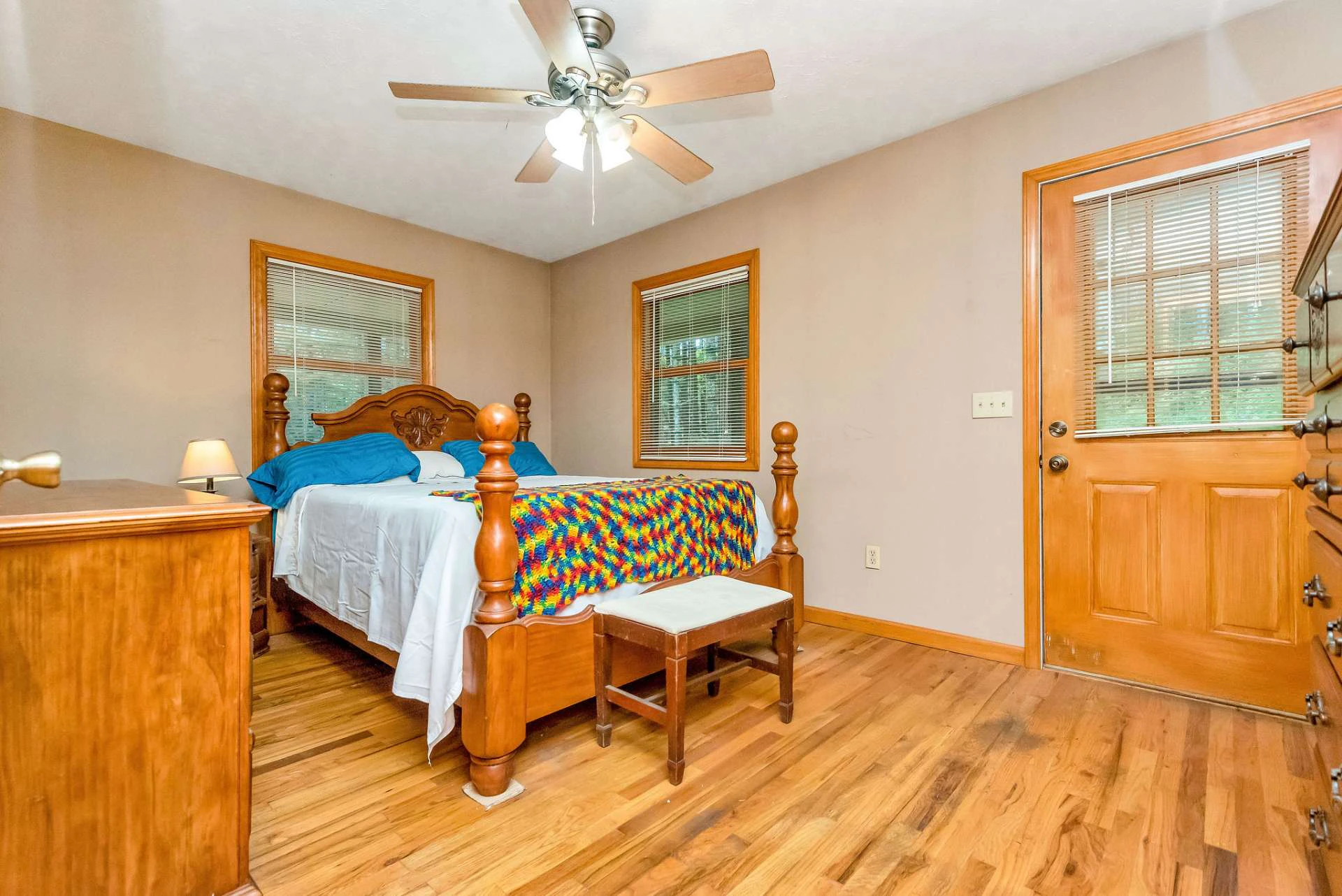 Image number 5 for the current listing