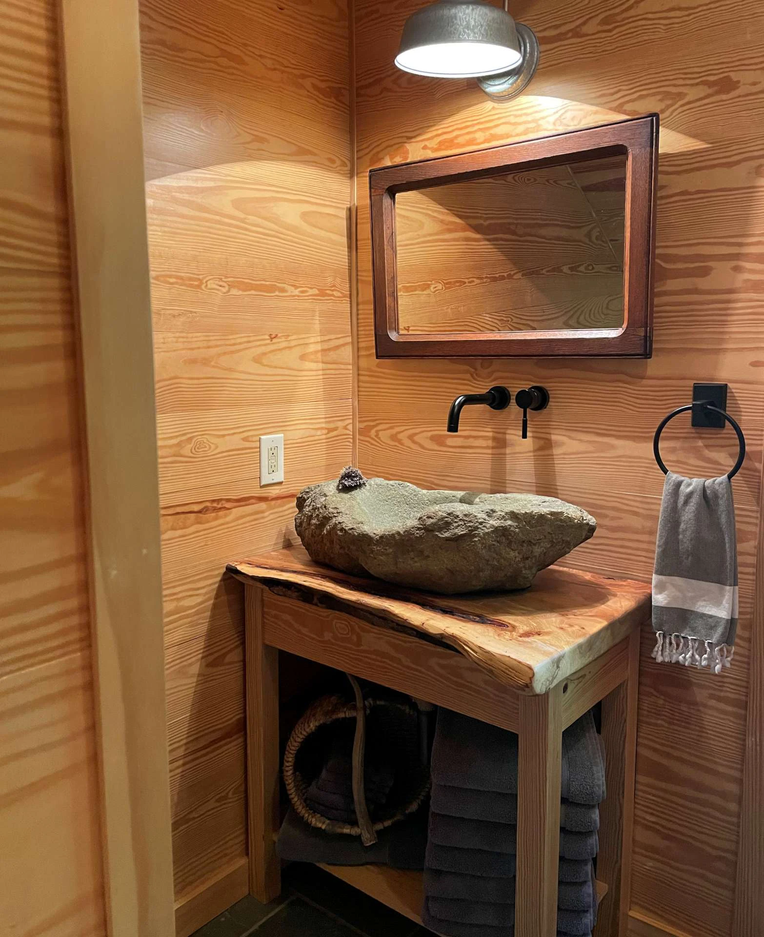 Image number 4 for the current listing