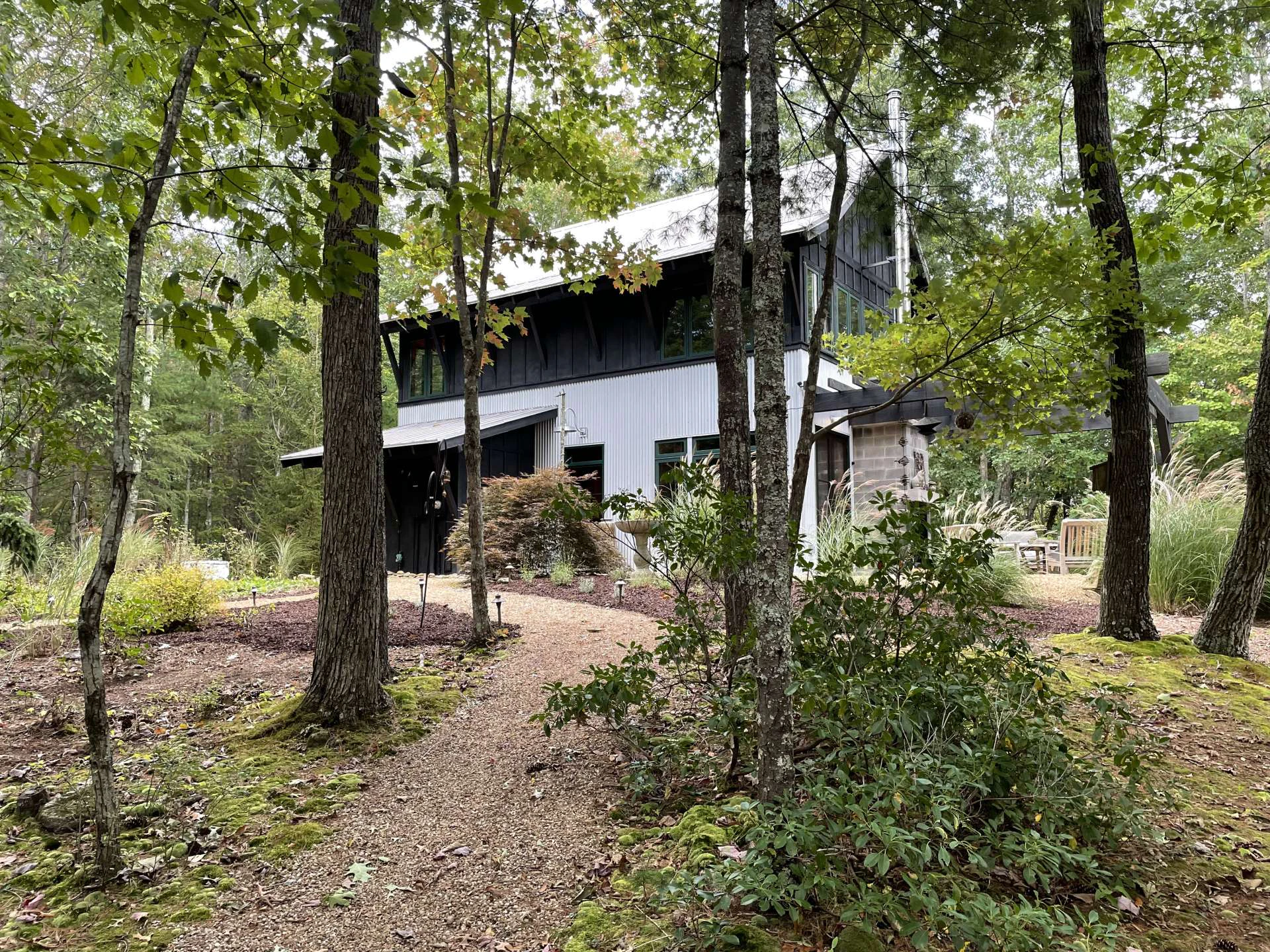 Image number 19 for the current listing