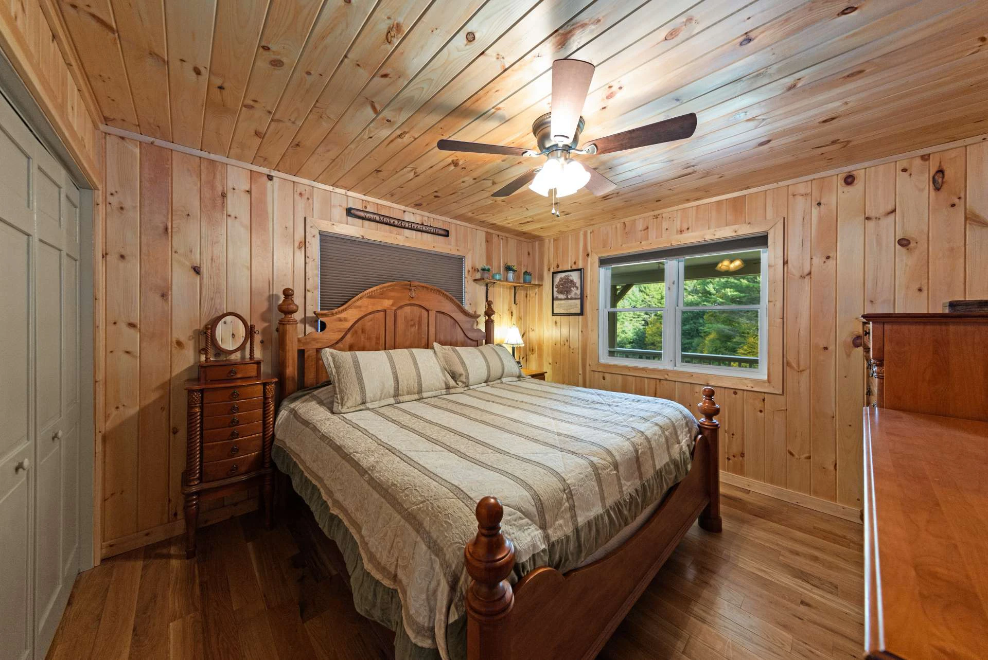 Image number 4 for the current listing
