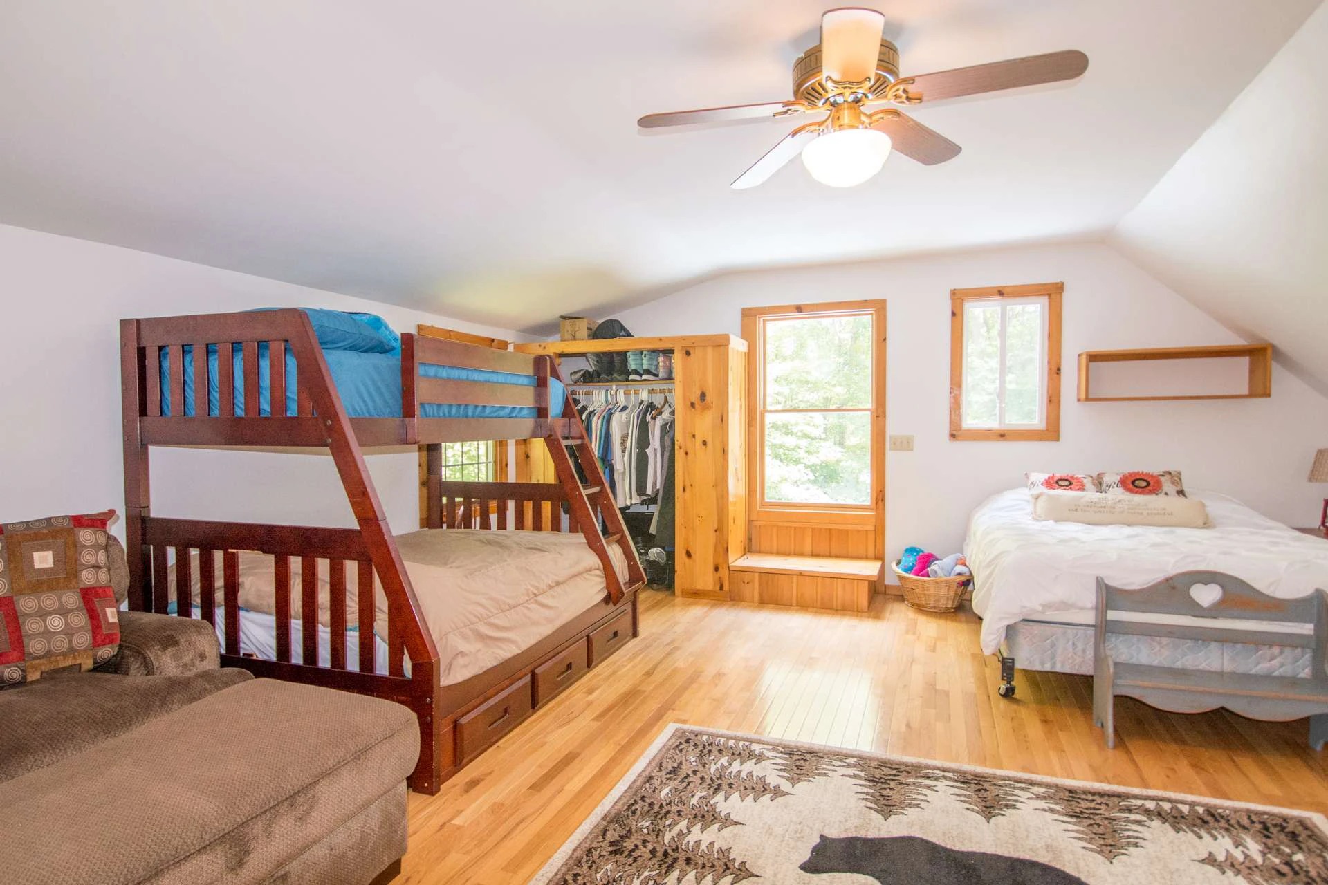 Image number 9 for the current listing