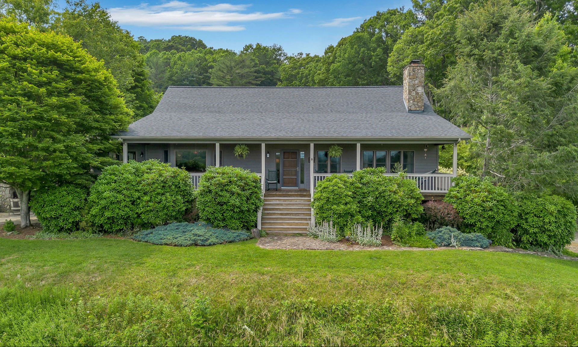 Image number 1 for the current listing