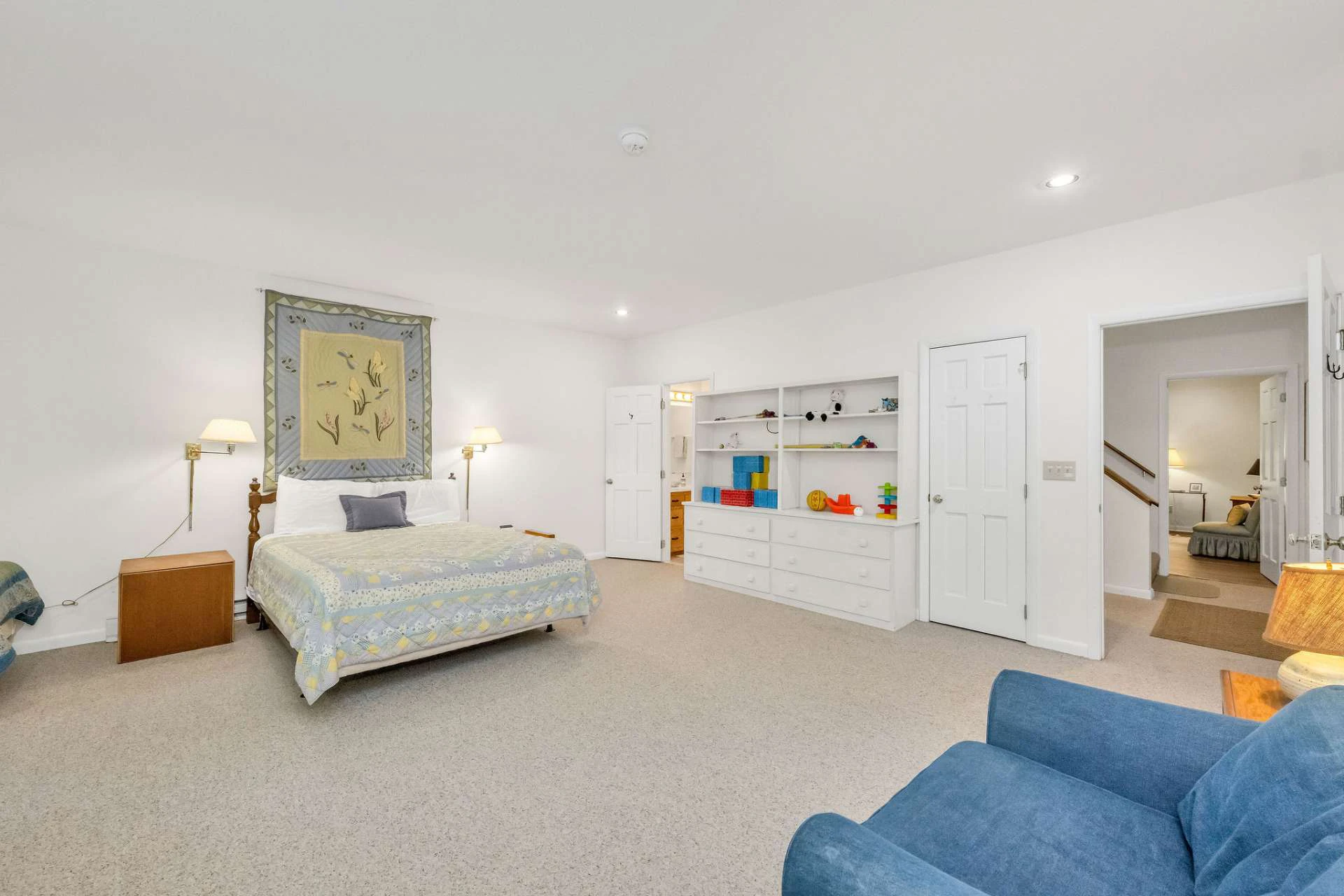 Image number 15 for the current listing