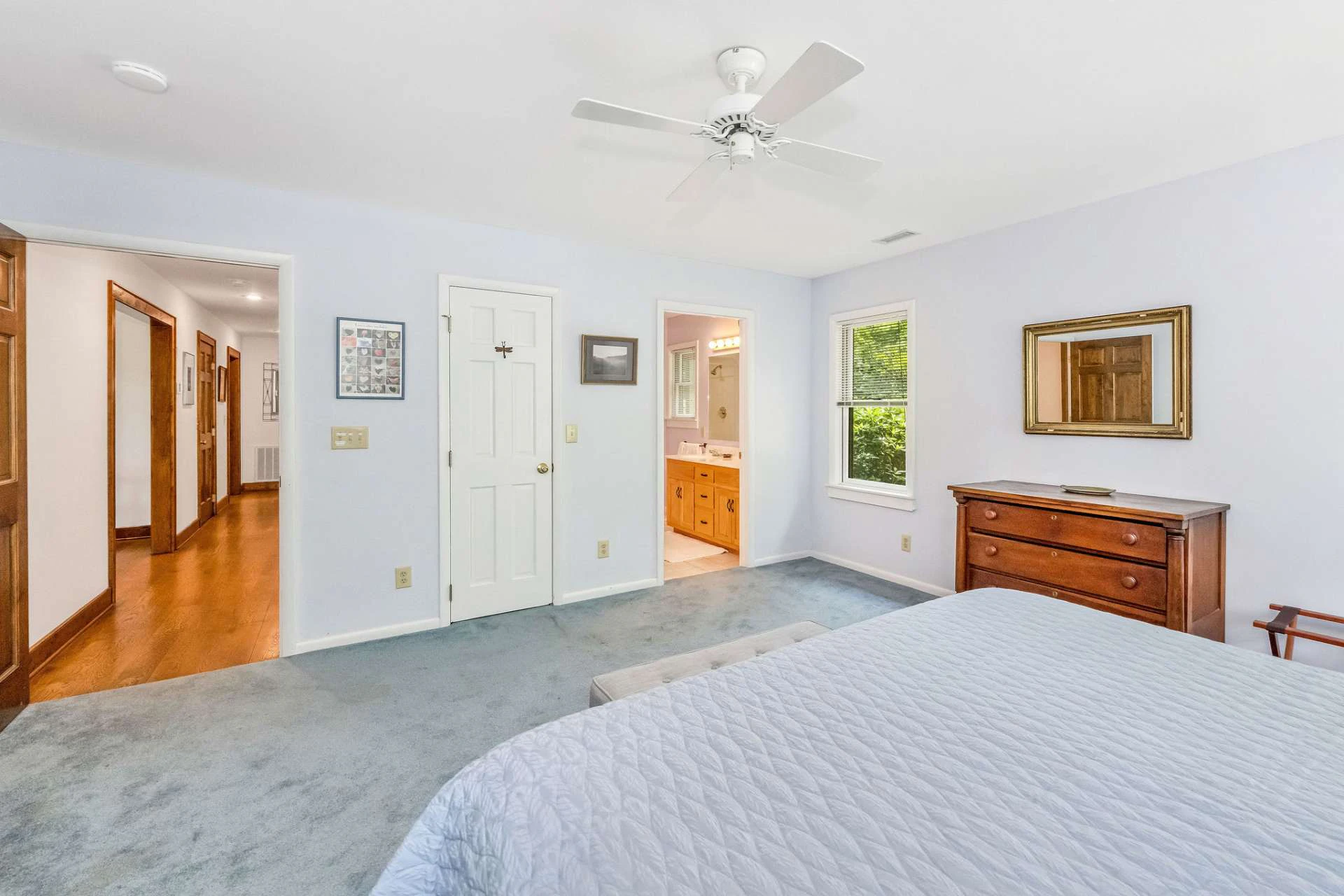 Image number 3 for the current listing