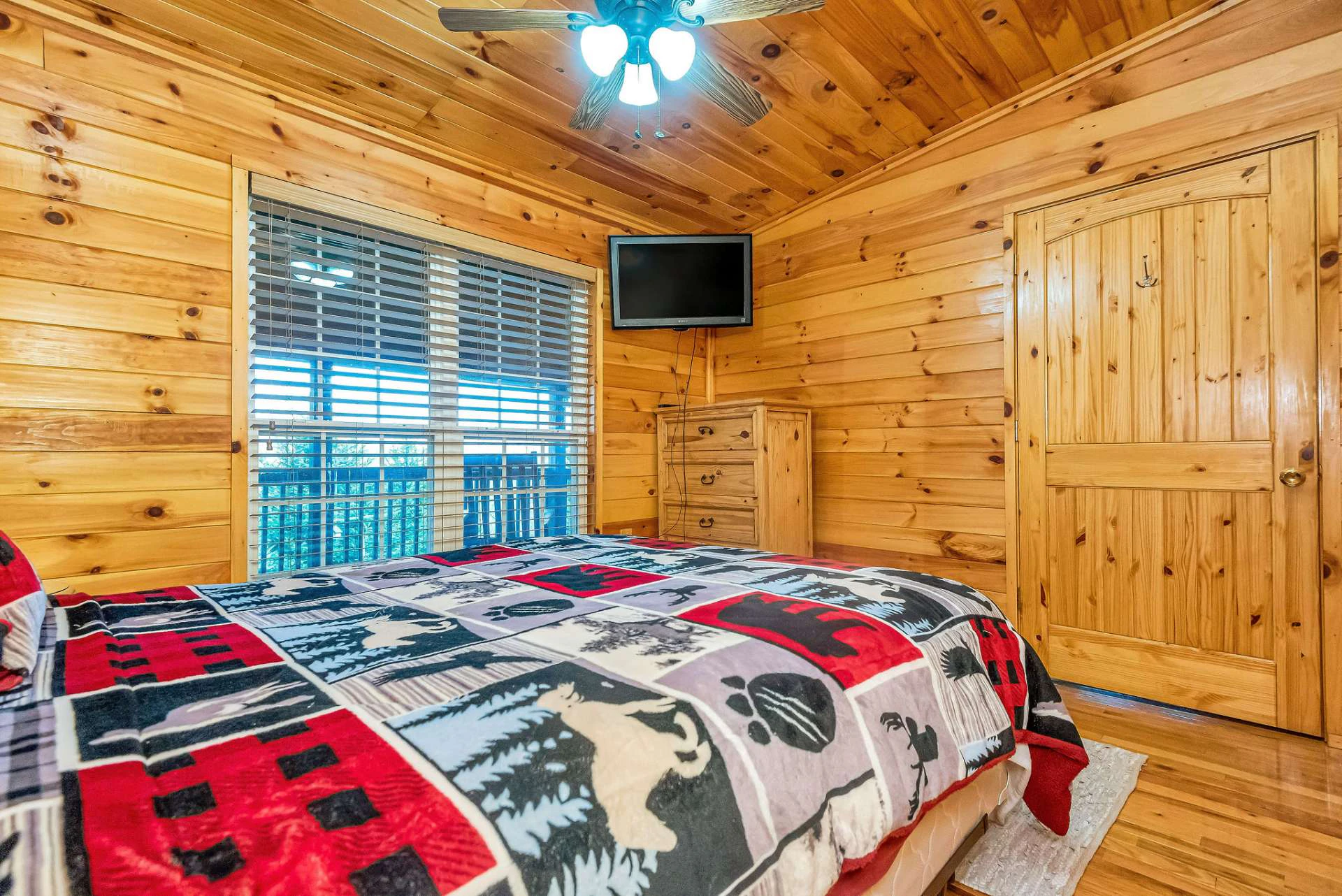 Image number 11 for the current listing