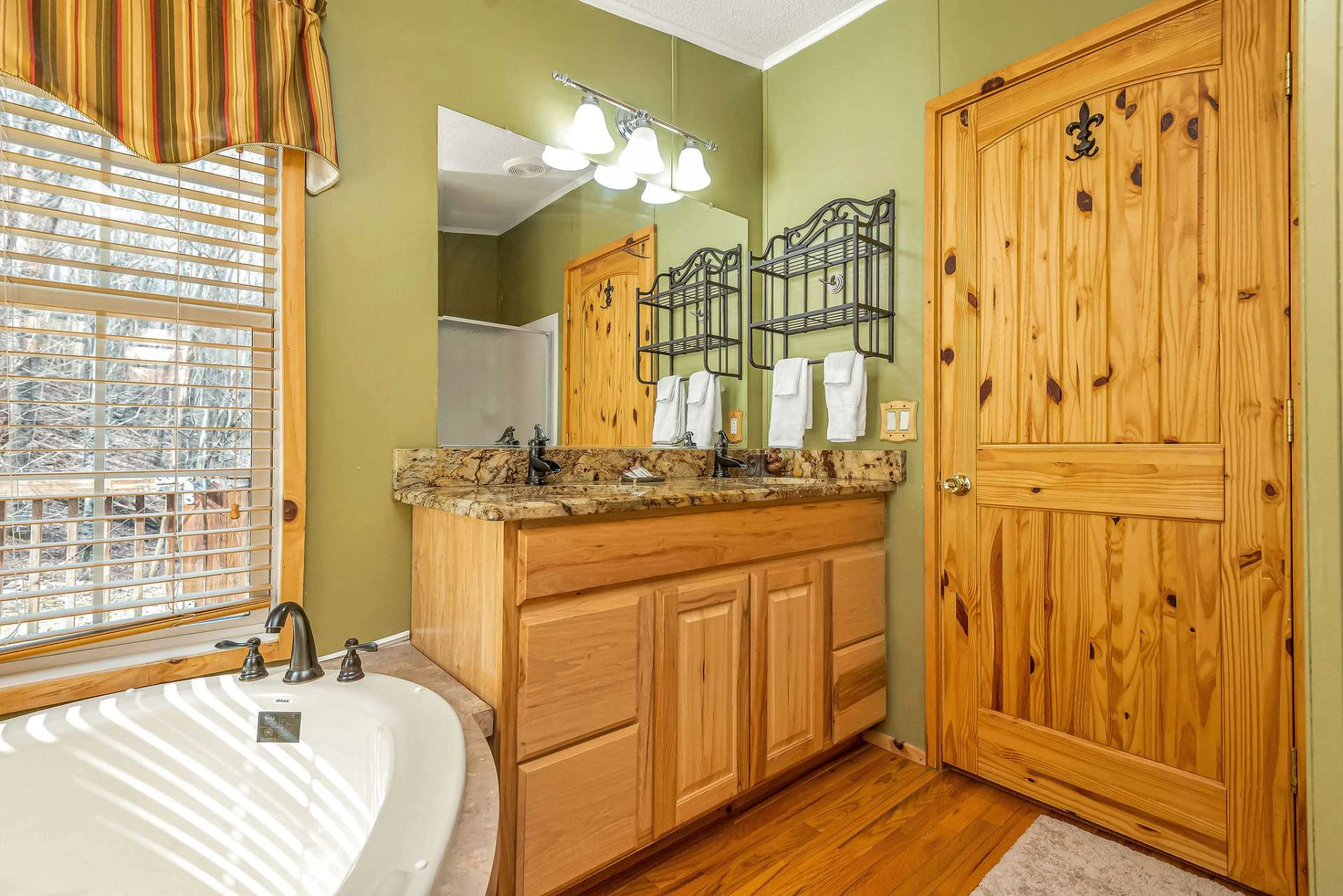 Image number 6 for the current listing